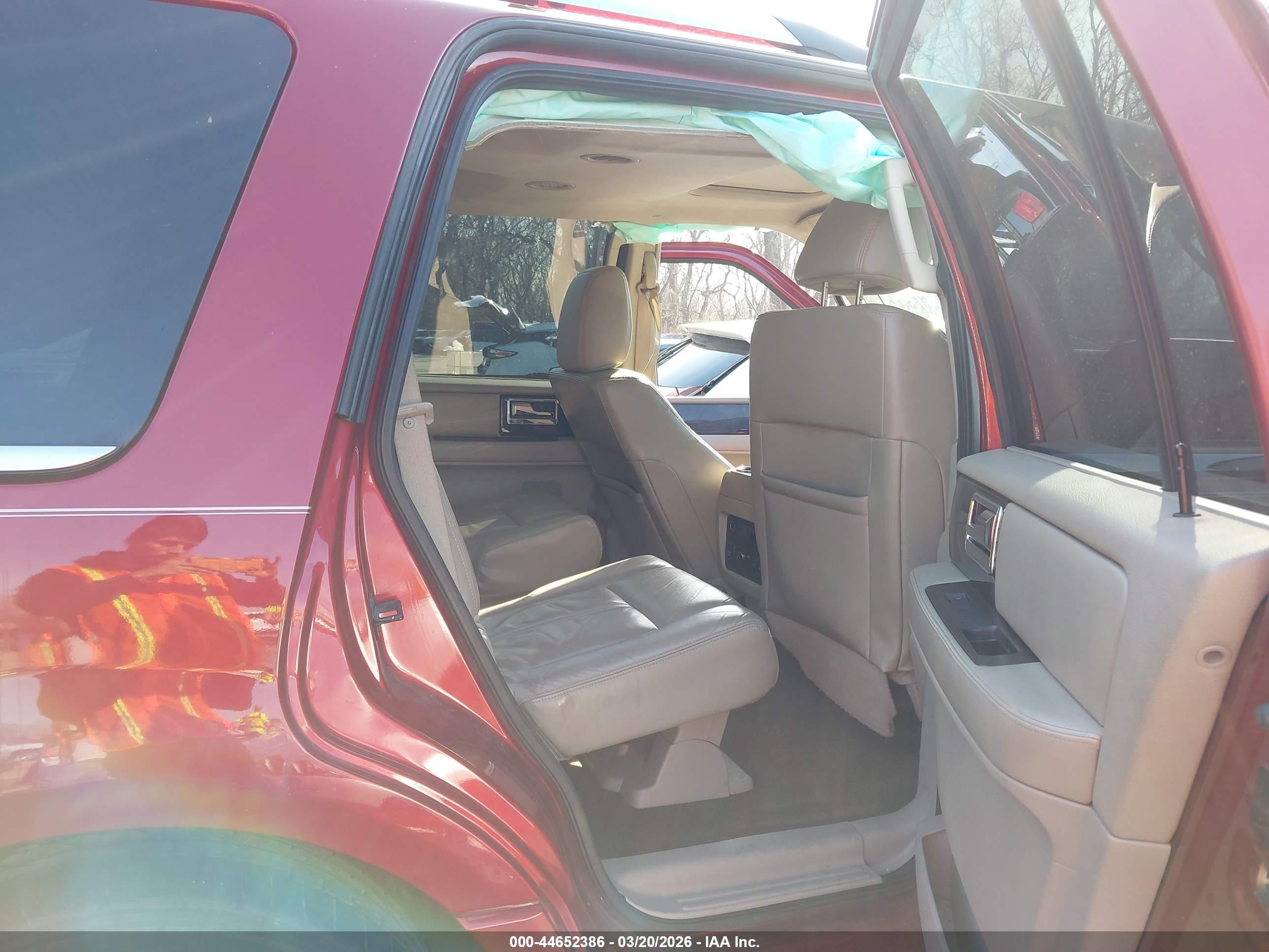 2015 Lincoln Navigator   Красный vin: 5LMJJ2HT0FEJ02219