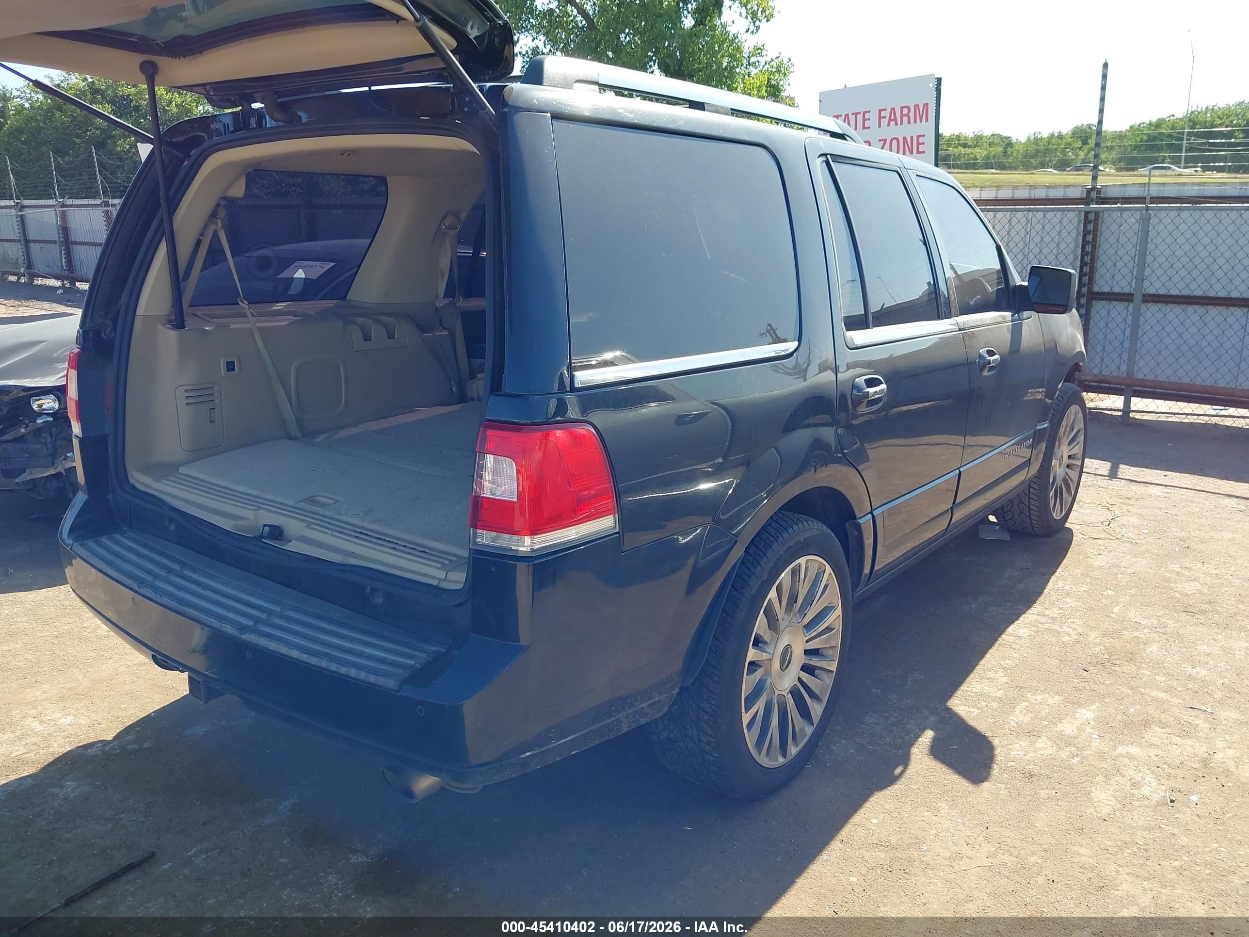 2015 Lincoln Navigator   Black vin: 5LMJJ2HT0FEJ09316