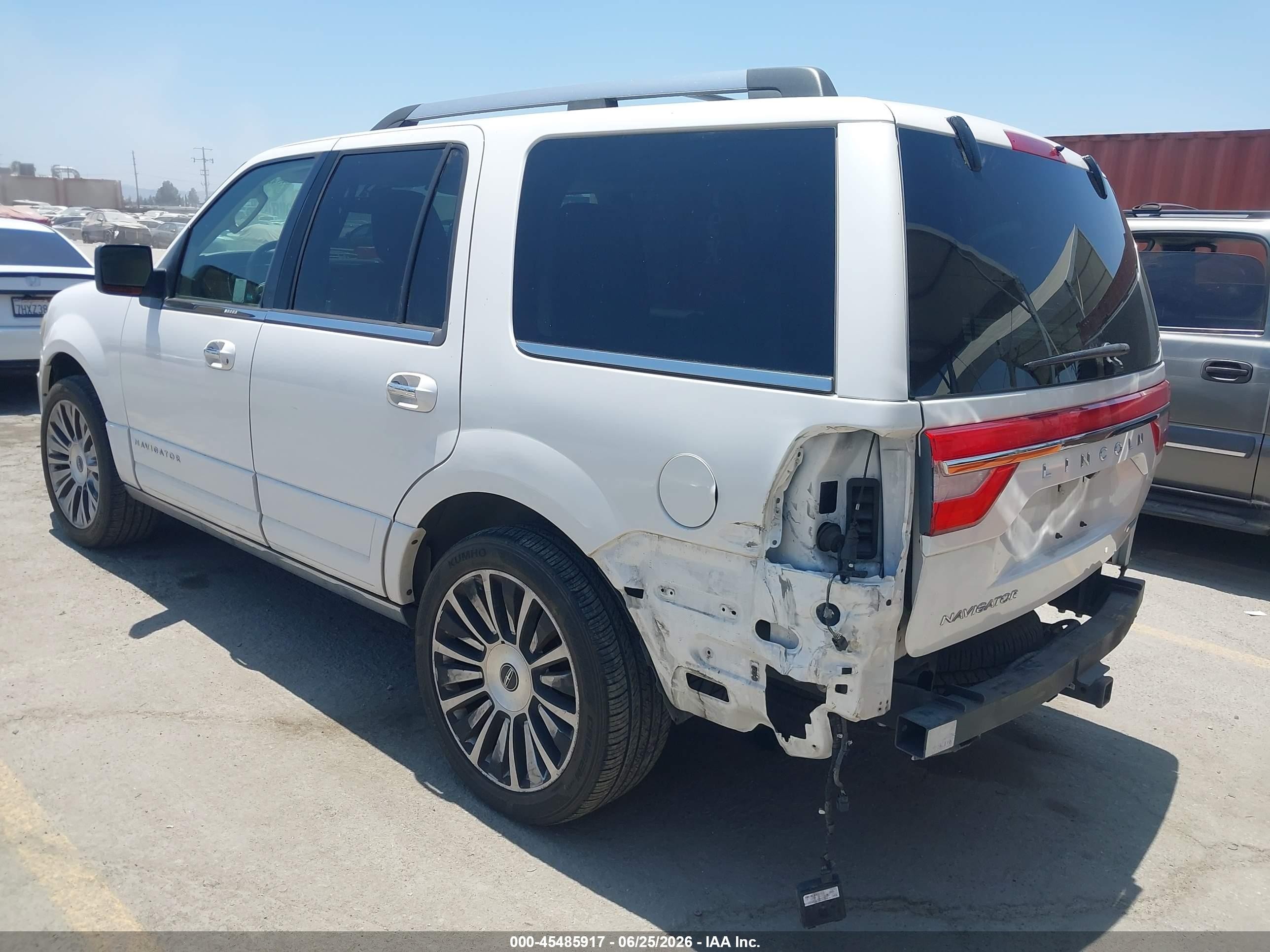 2015 Lincoln Navigator   White vin: 5LMJJ2HT1FEJ10250