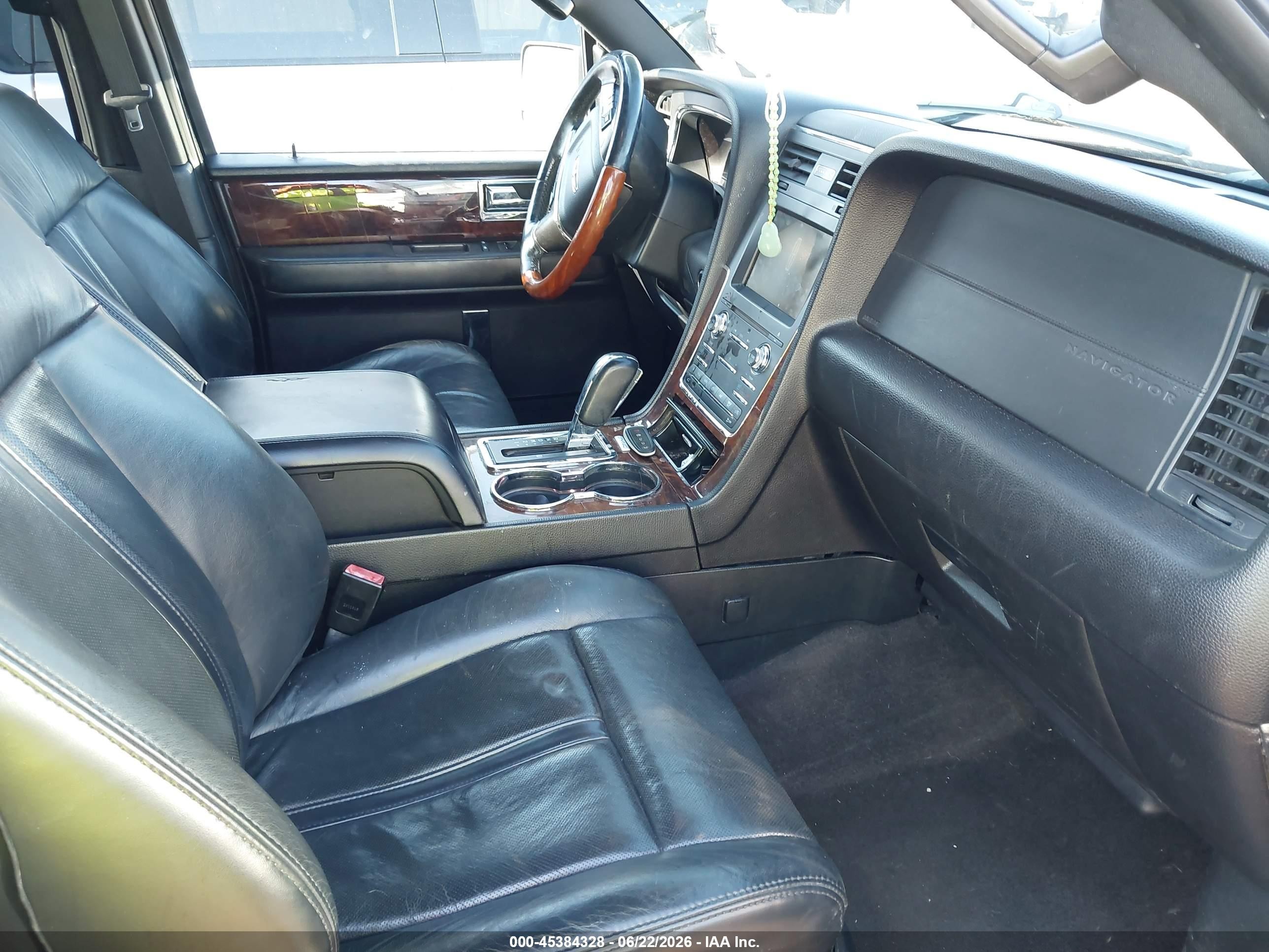 2015 Lincoln Navigator   Черный vin: 5LMJJ2HT1FEJ13939