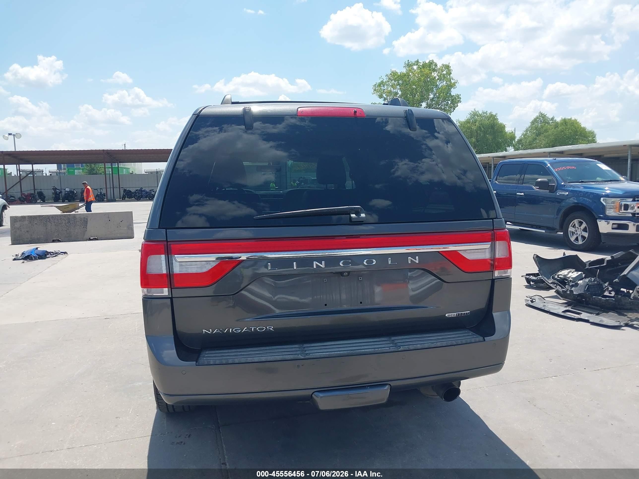 2015 Lincoln Navigator   Gray vin: 5LMJJ2HT2FEJ06563