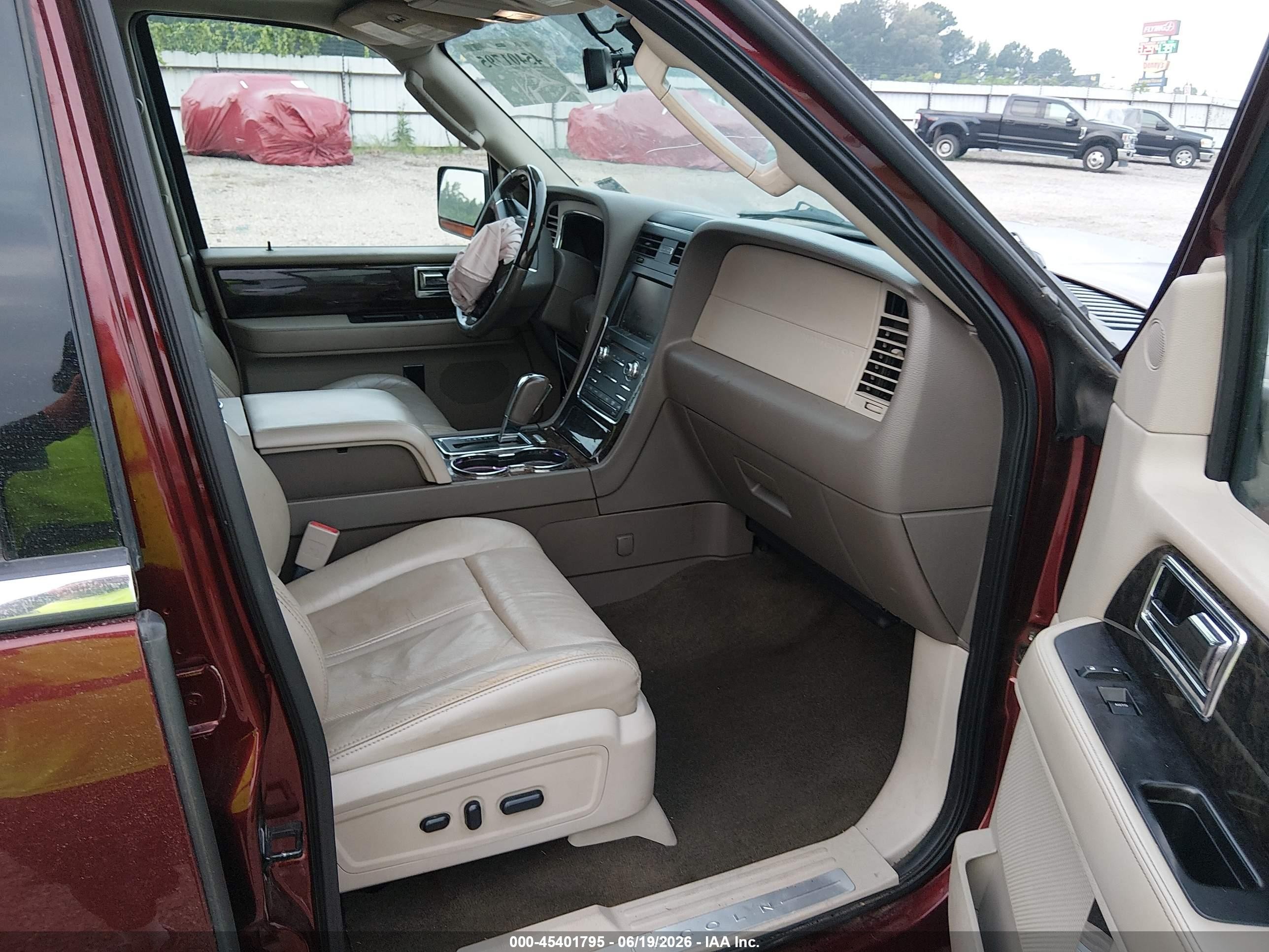 2015 Lincoln Navigator   Burgundy vin: 5LMJJ2HT3FEJ14087