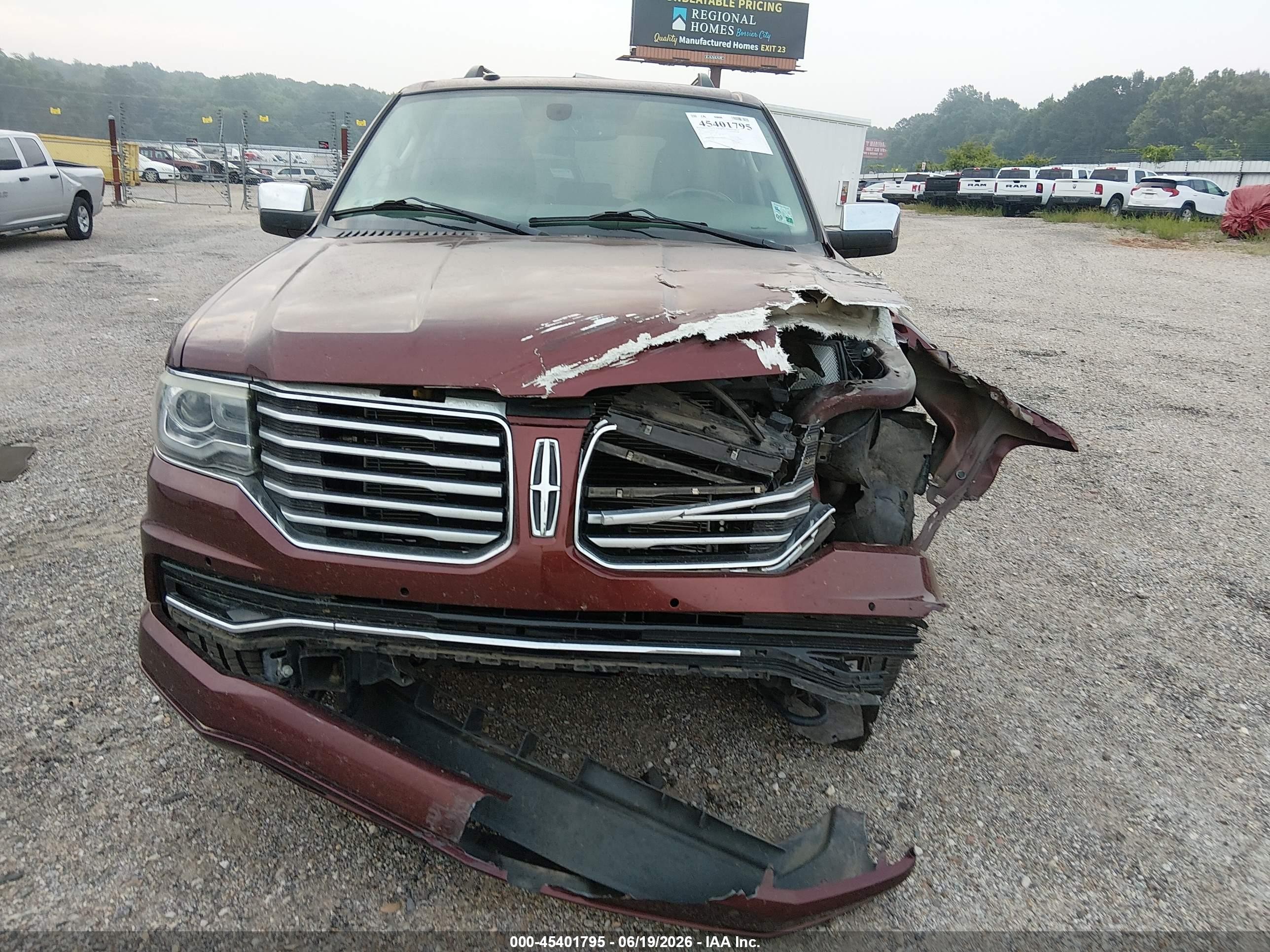 2015 Lincoln Navigator   Burgundy vin: 5LMJJ2HT3FEJ14087