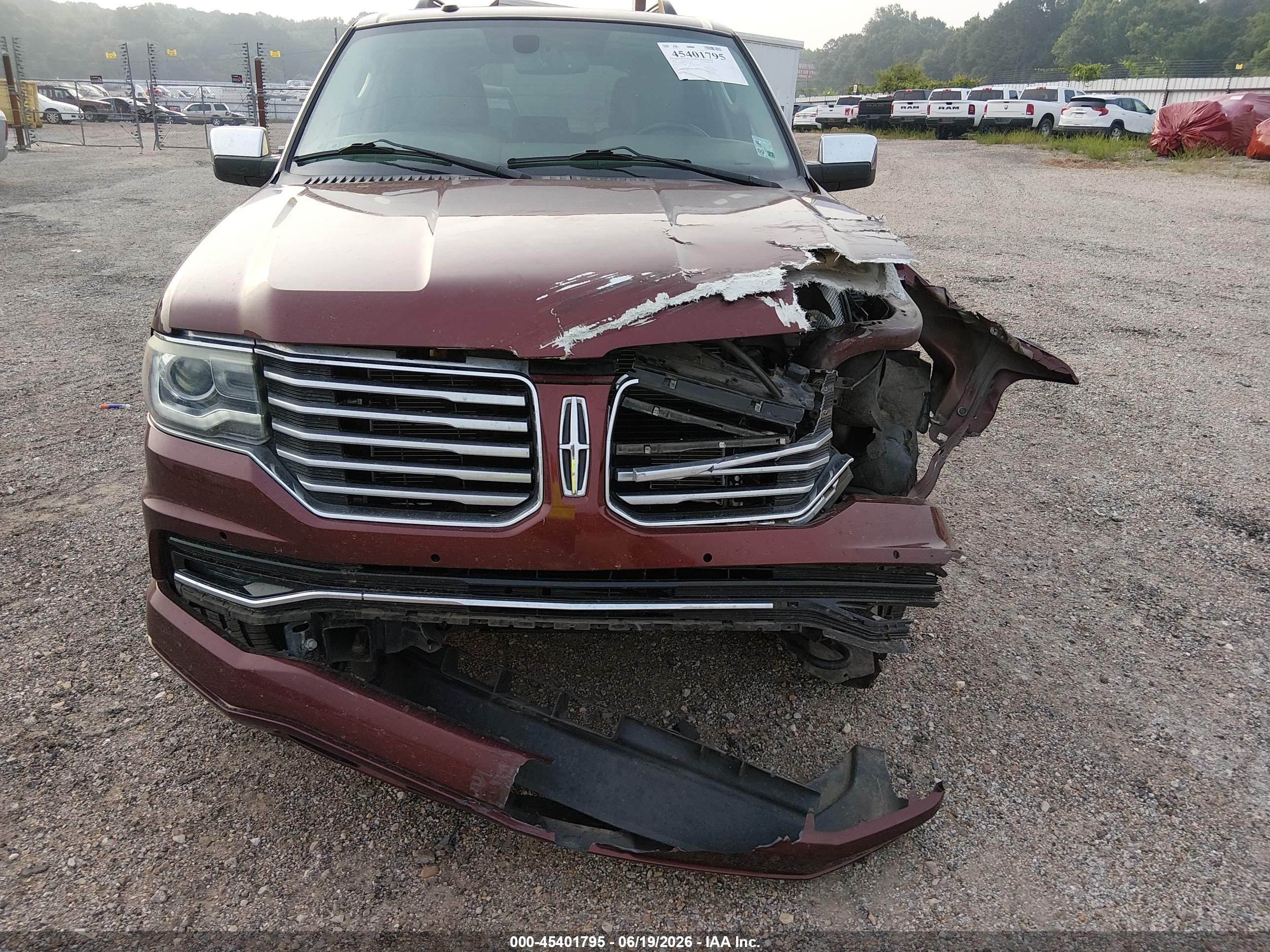 2015 Lincoln Navigator   Burgundy vin: 5LMJJ2HT3FEJ14087