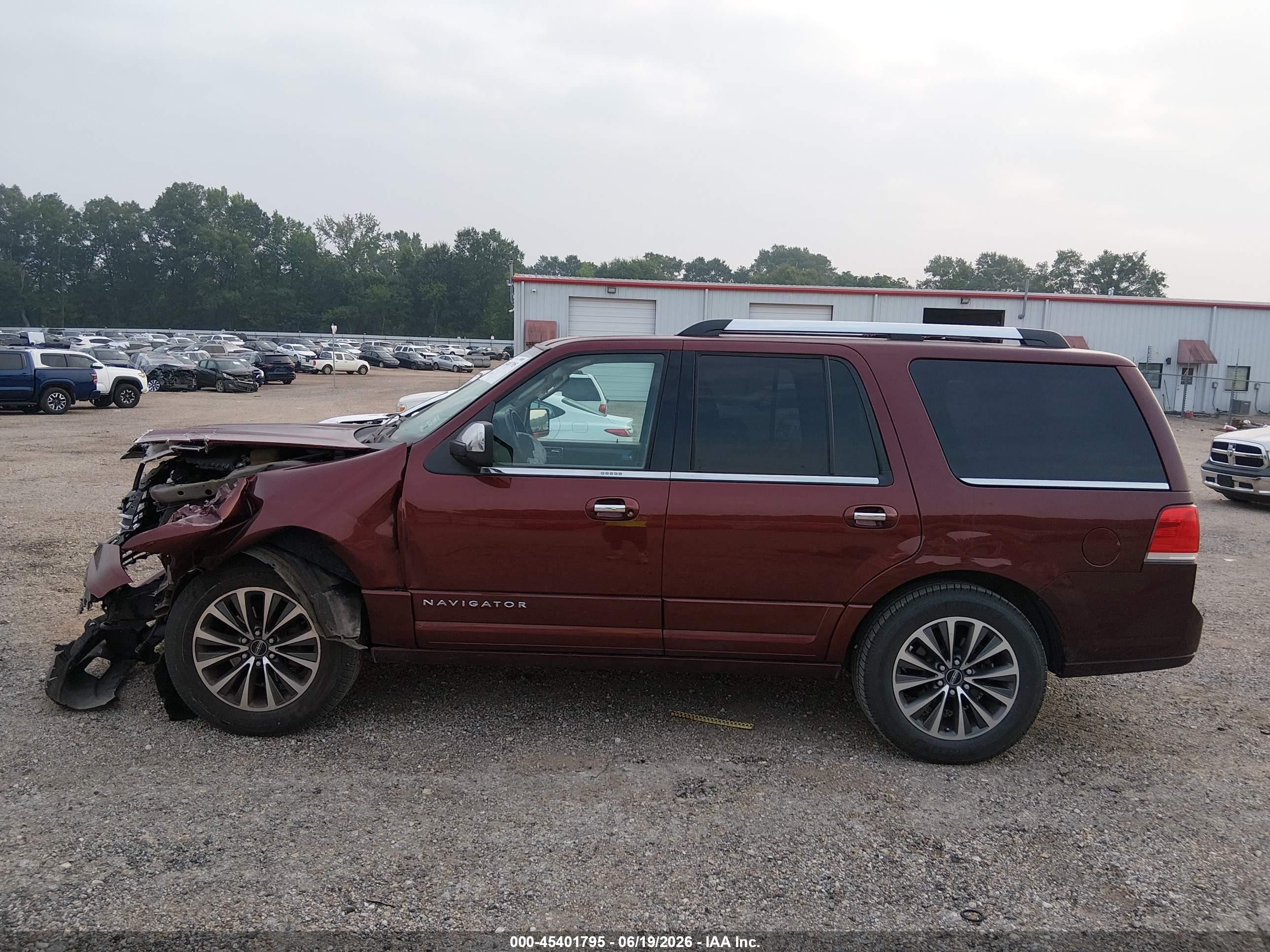 2015 Lincoln Navigator   Burgundy vin: 5LMJJ2HT3FEJ14087