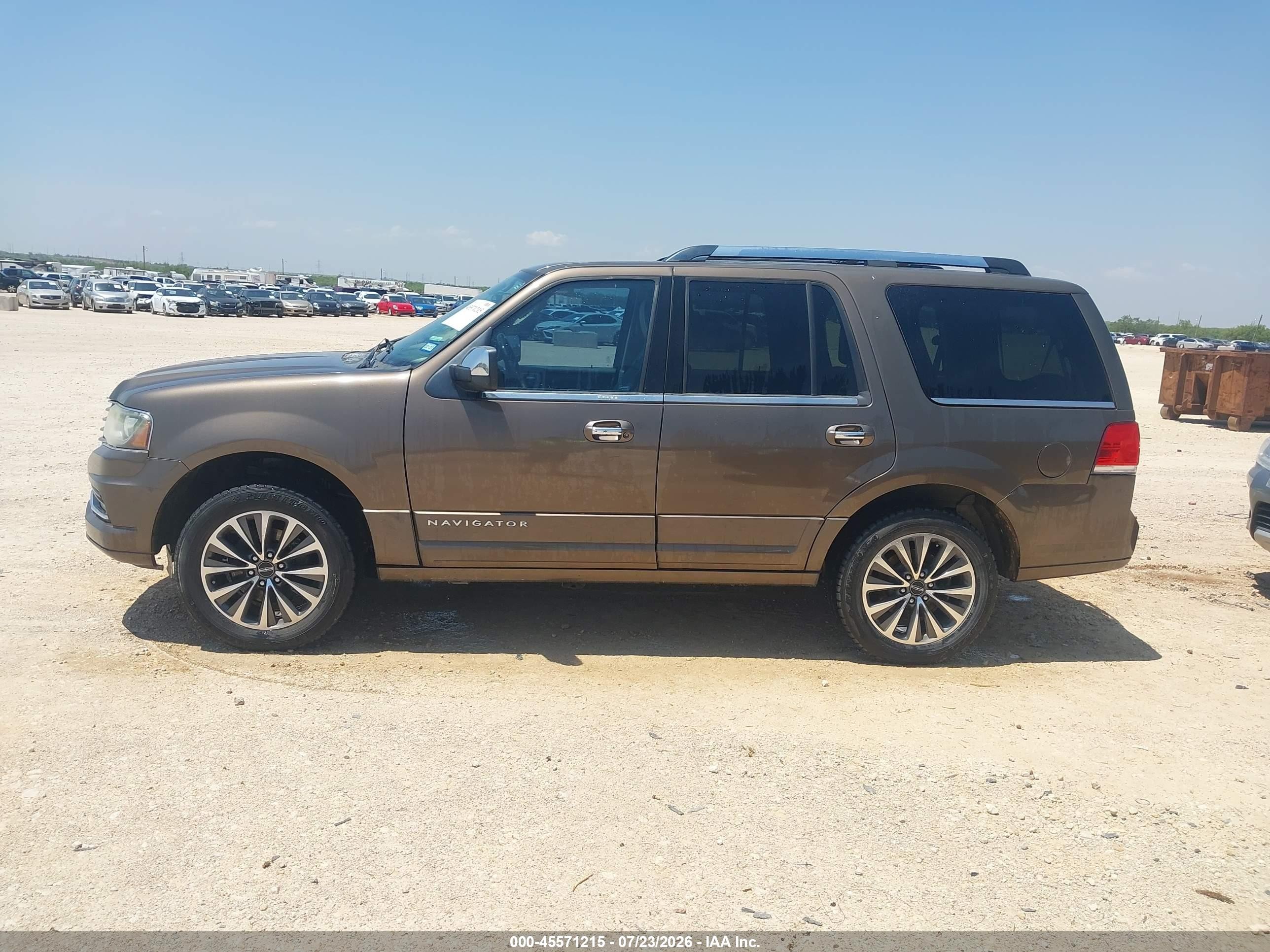 2015 Lincoln Navigator   Желто-коричневый vin: 5LMJJ2HT5FEJ13801