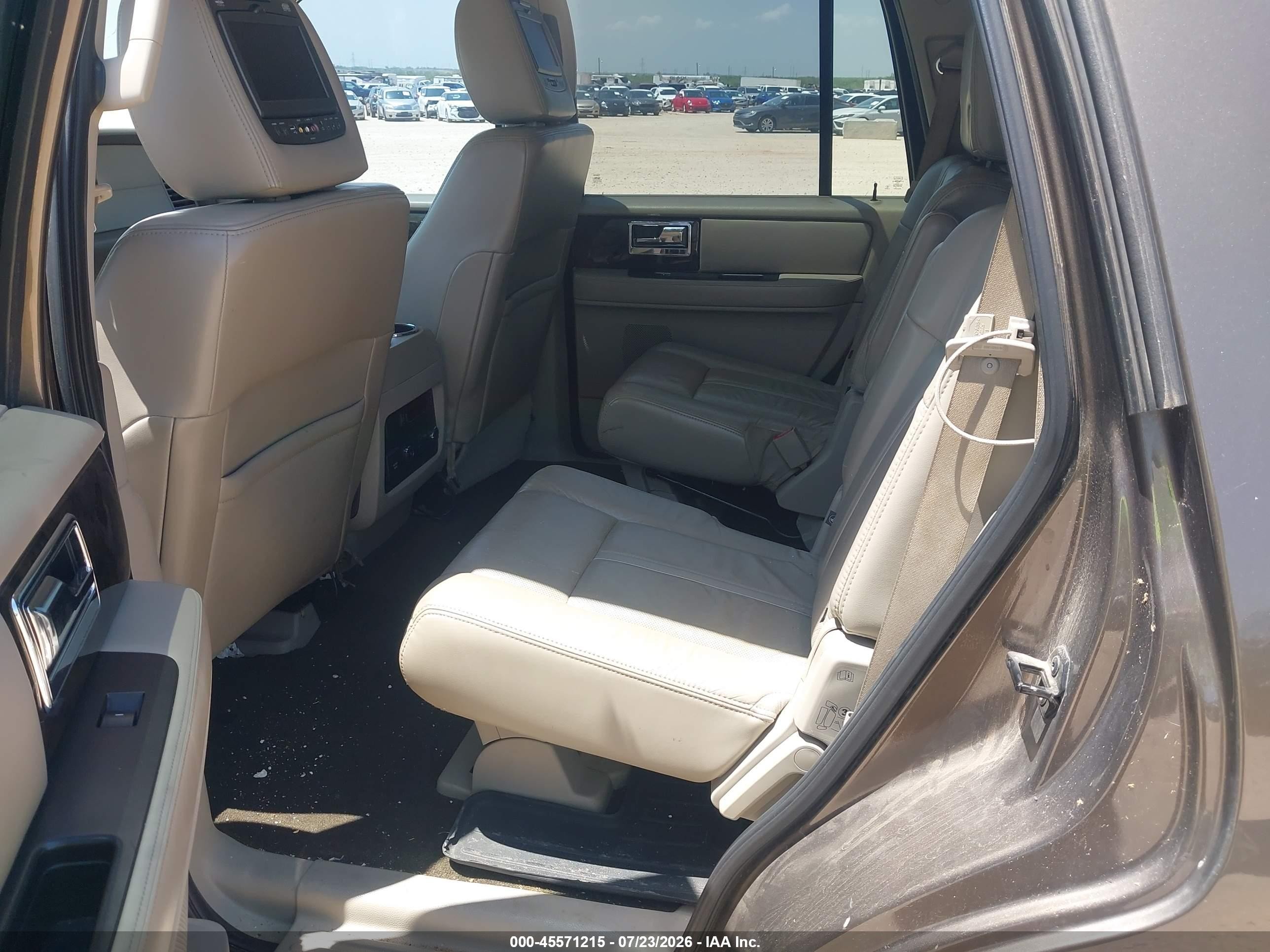 2015 Lincoln Navigator   Желто-коричневый vin: 5LMJJ2HT5FEJ13801