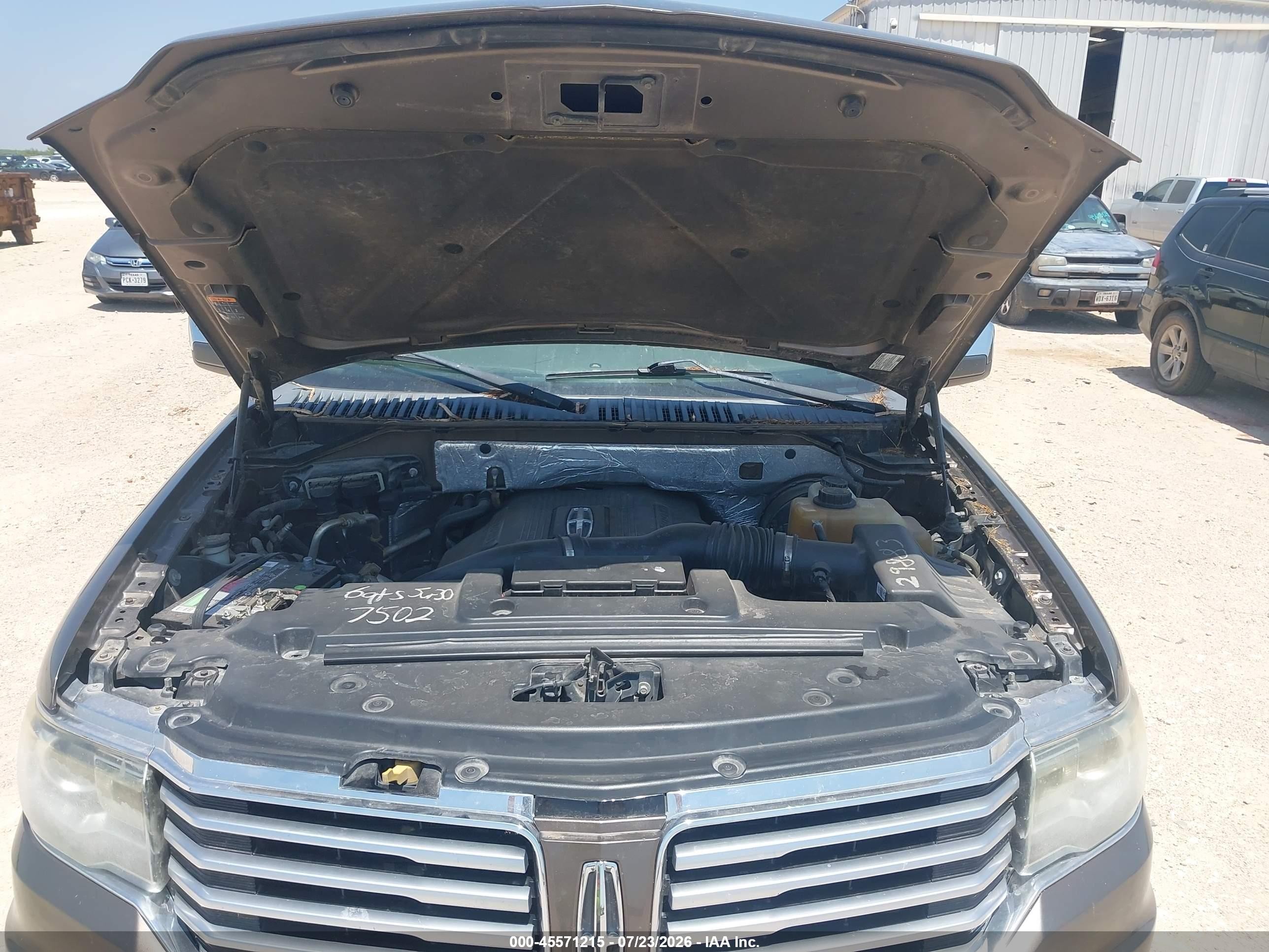 2015 Lincoln Navigator   Желто-коричневый vin: 5LMJJ2HT5FEJ13801