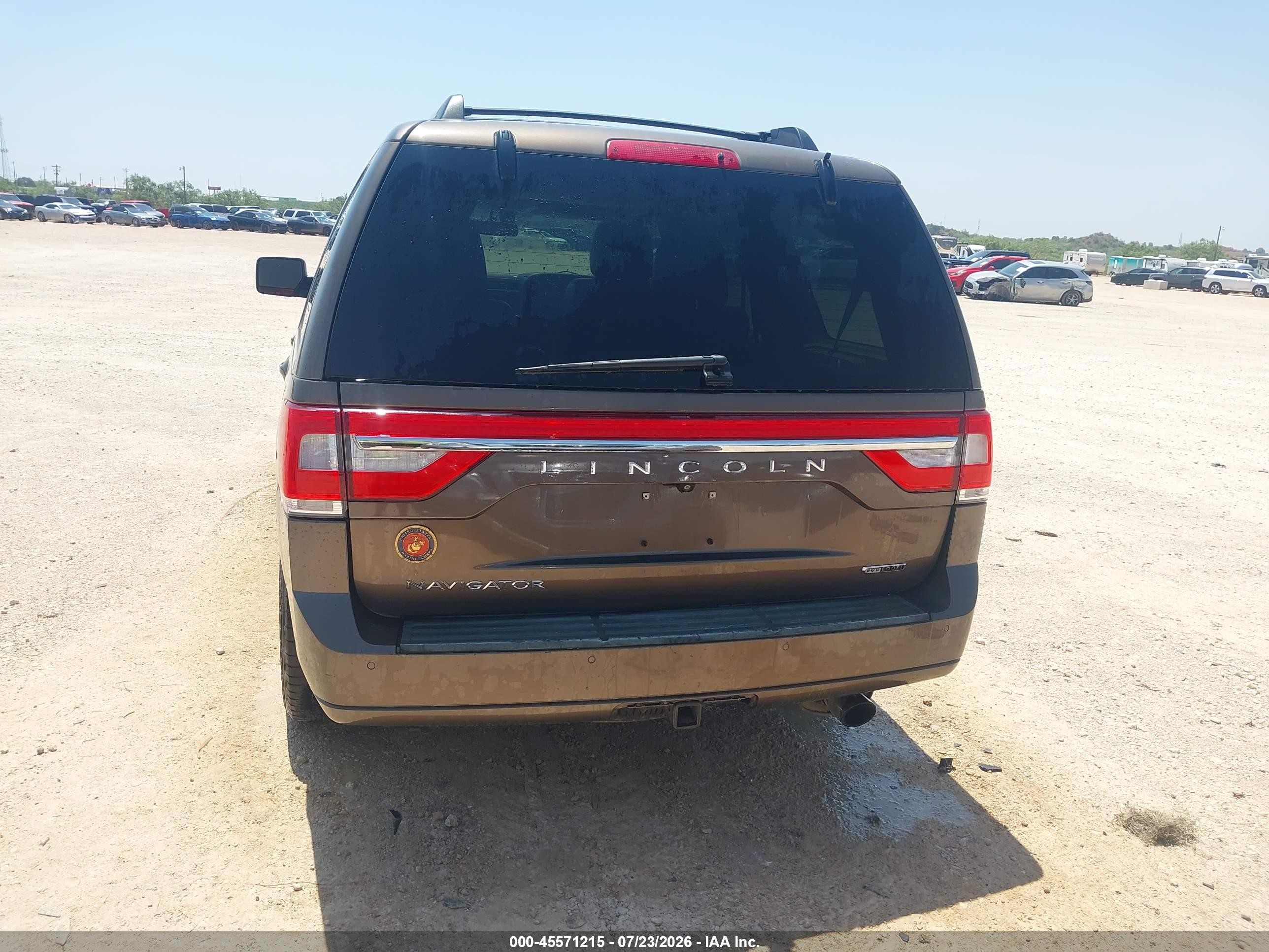 2015 Lincoln Navigator   Желто-коричневый vin: 5LMJJ2HT5FEJ13801