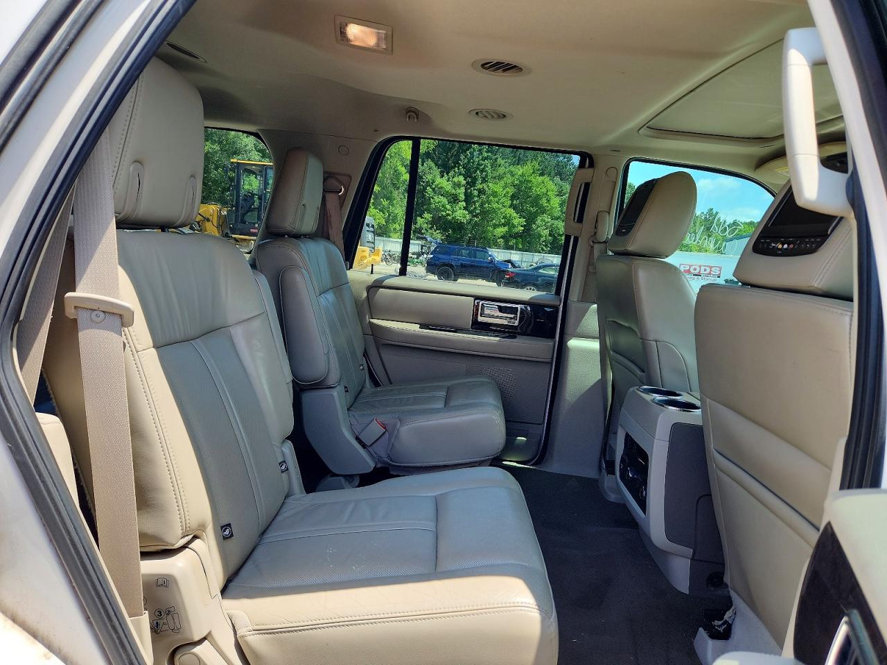 2015 Lincoln Navigator White vin: 5LMJJ2HT6FEJ02757