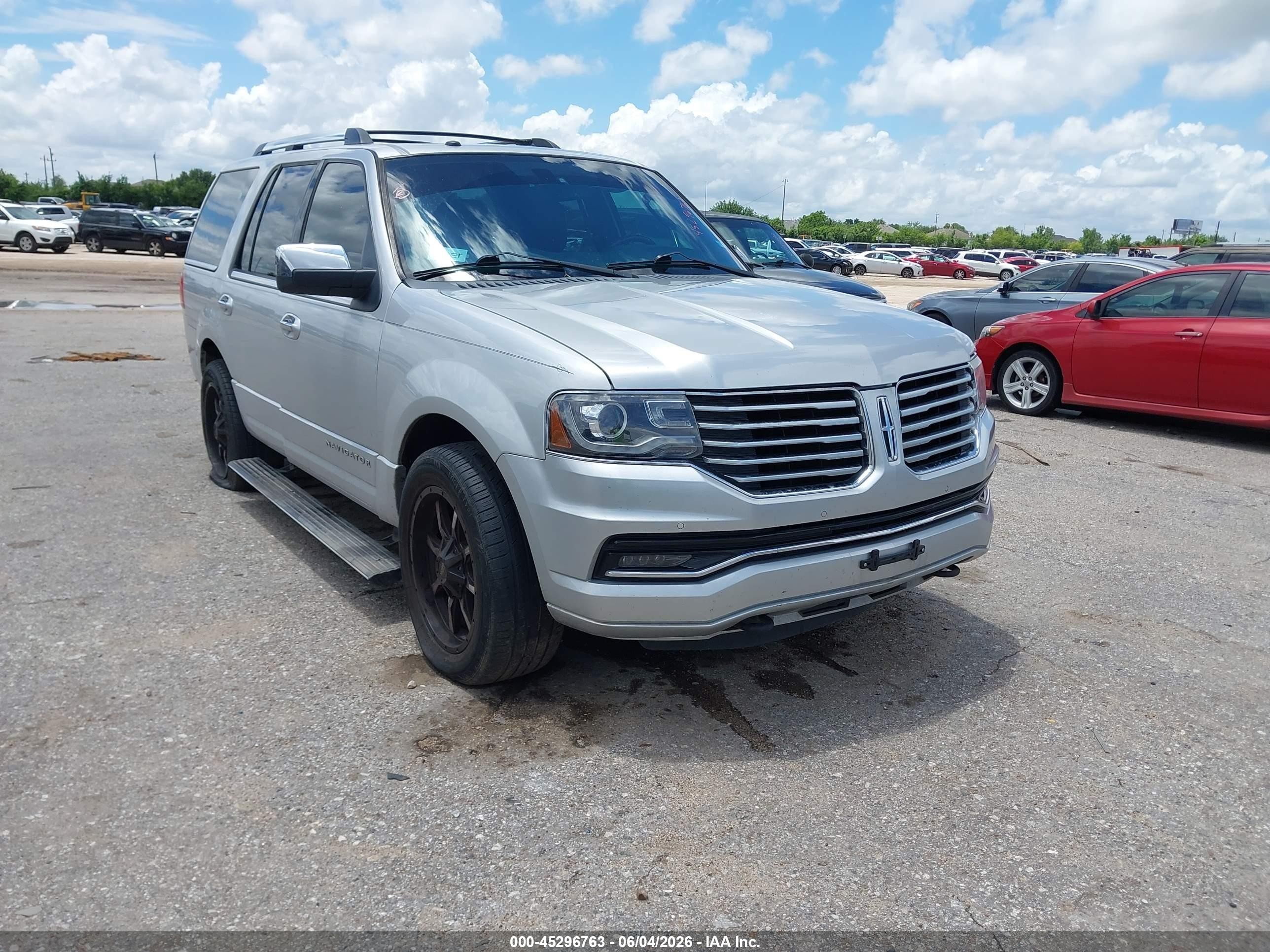 2015 Lincoln Navigator   Silver vin: 5LMJJ2HT7FEJ12424