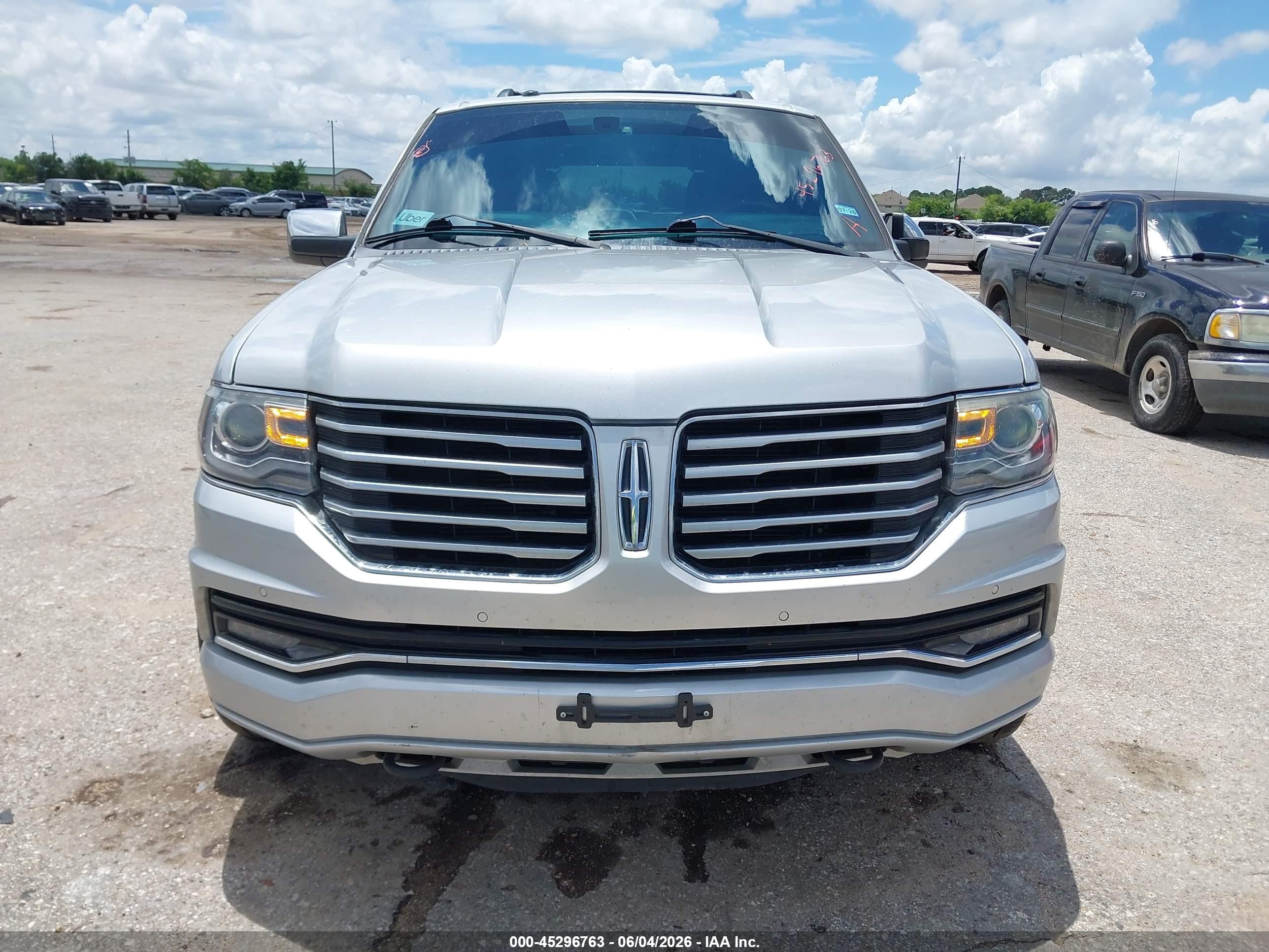 2015 Lincoln Navigator   Silver vin: 5LMJJ2HT7FEJ12424