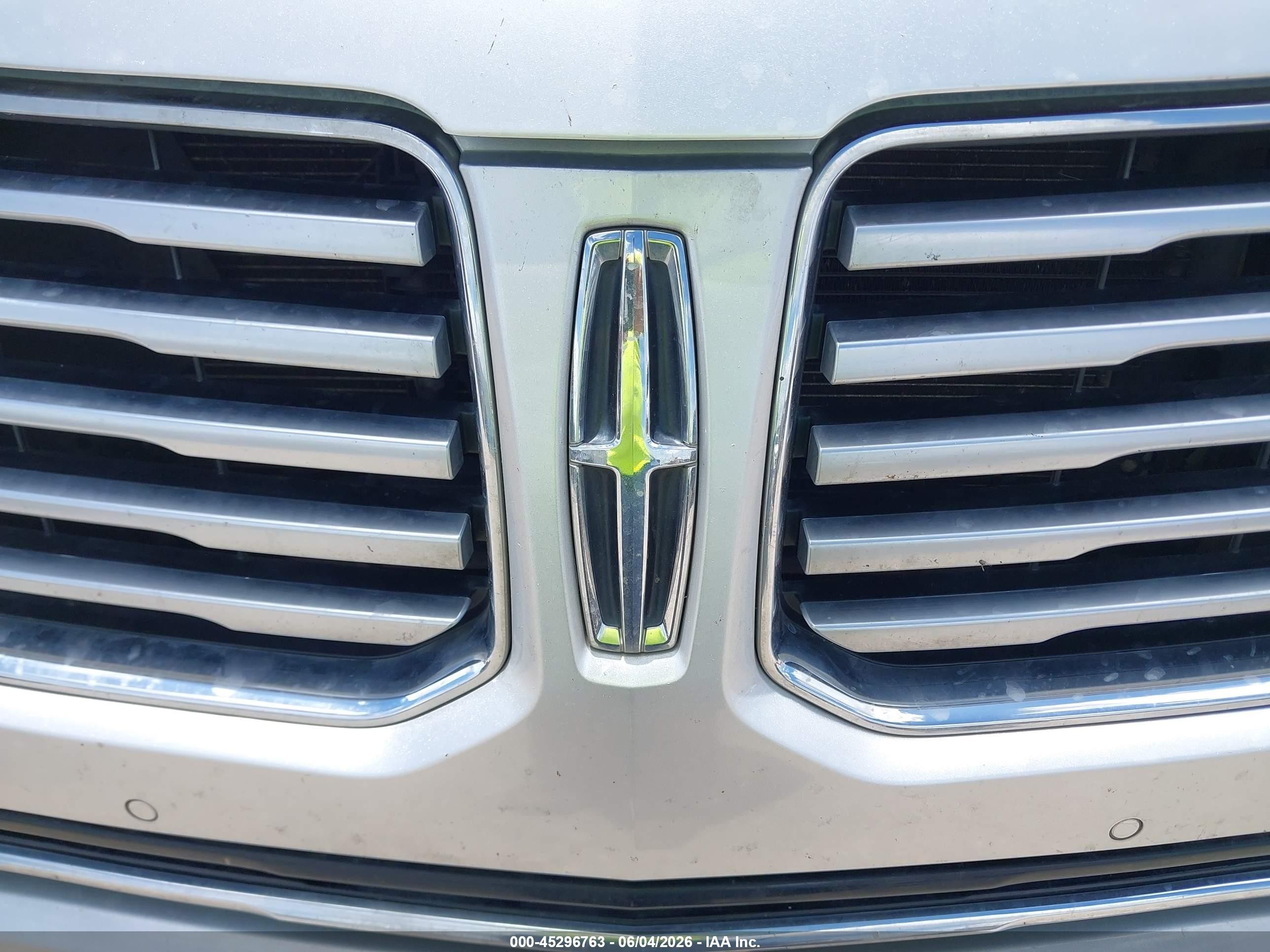 2015 Lincoln Navigator   Silver vin: 5LMJJ2HT7FEJ12424