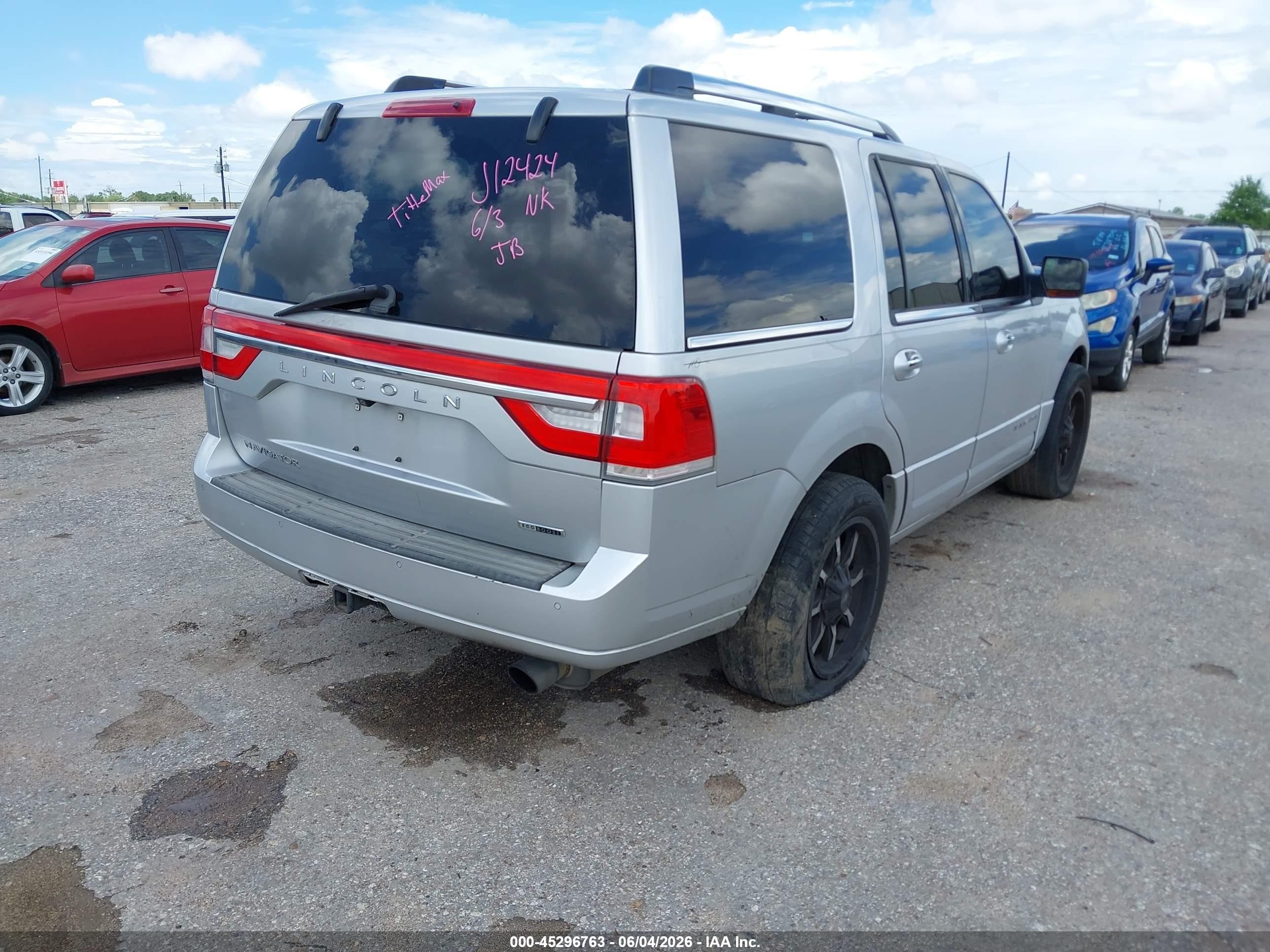 2015 Lincoln Navigator   Silver vin: 5LMJJ2HT7FEJ12424
