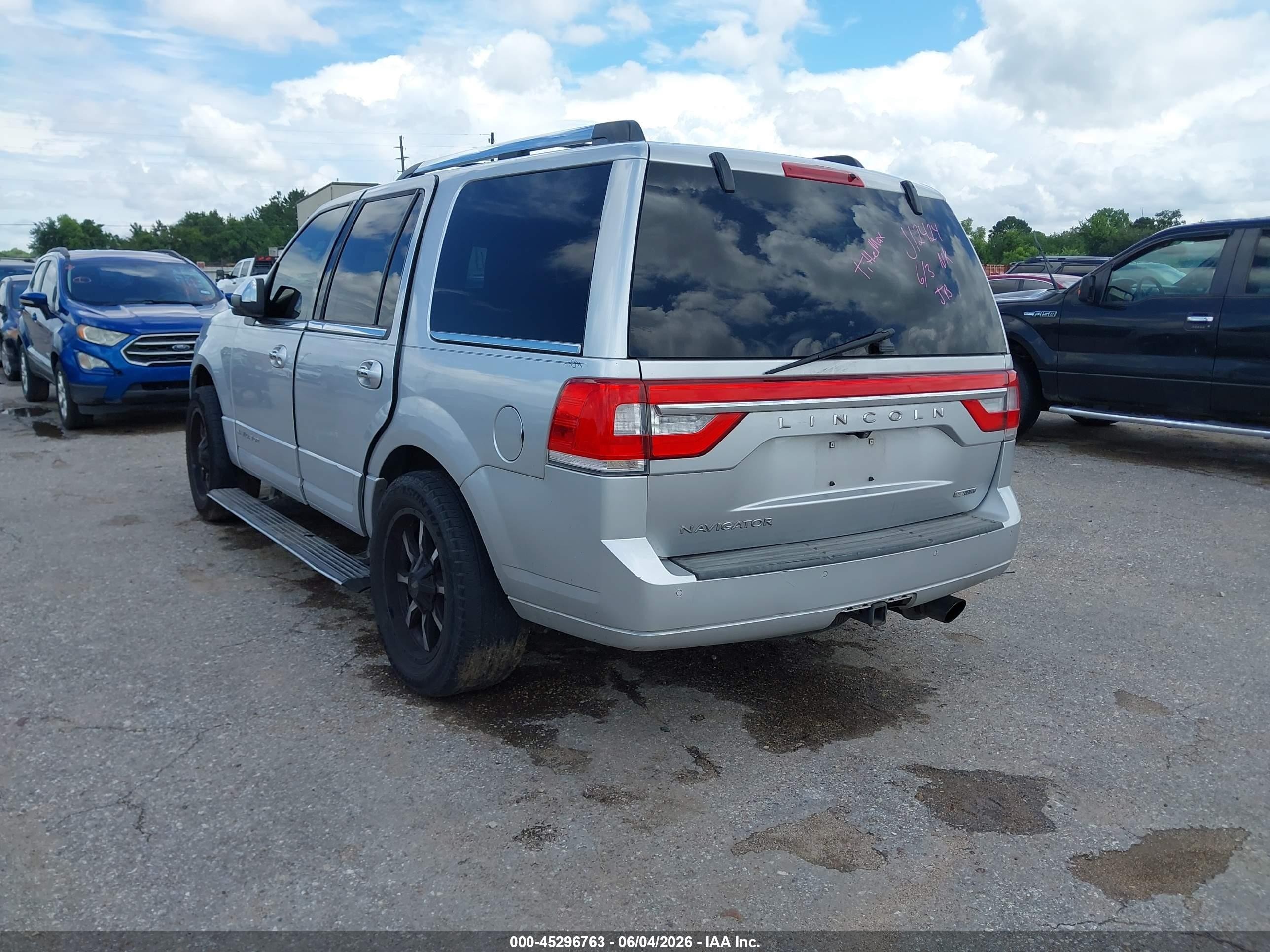 2015 Lincoln Navigator   Silver vin: 5LMJJ2HT7FEJ12424