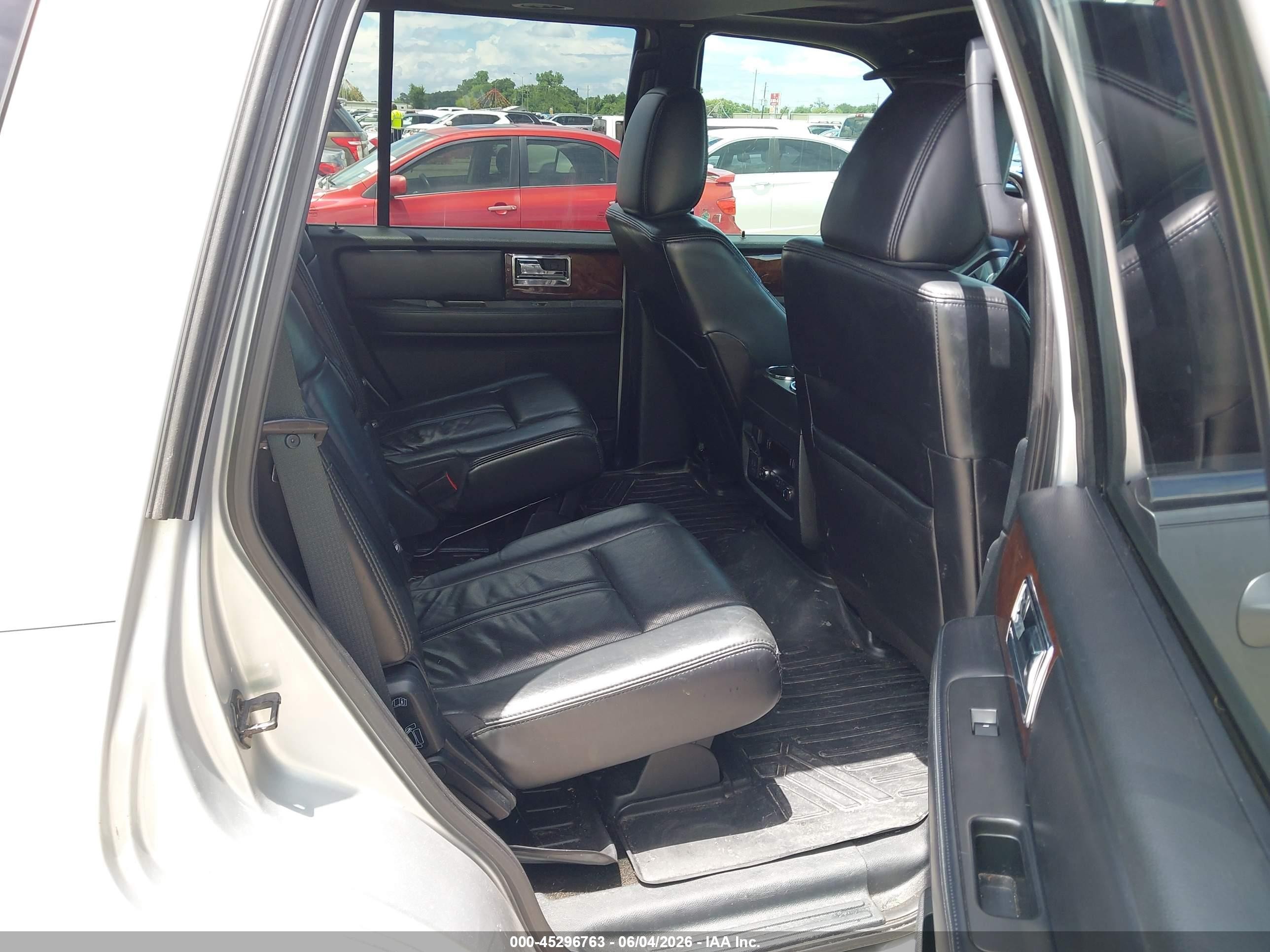 2015 Lincoln Navigator   Silver vin: 5LMJJ2HT7FEJ12424
