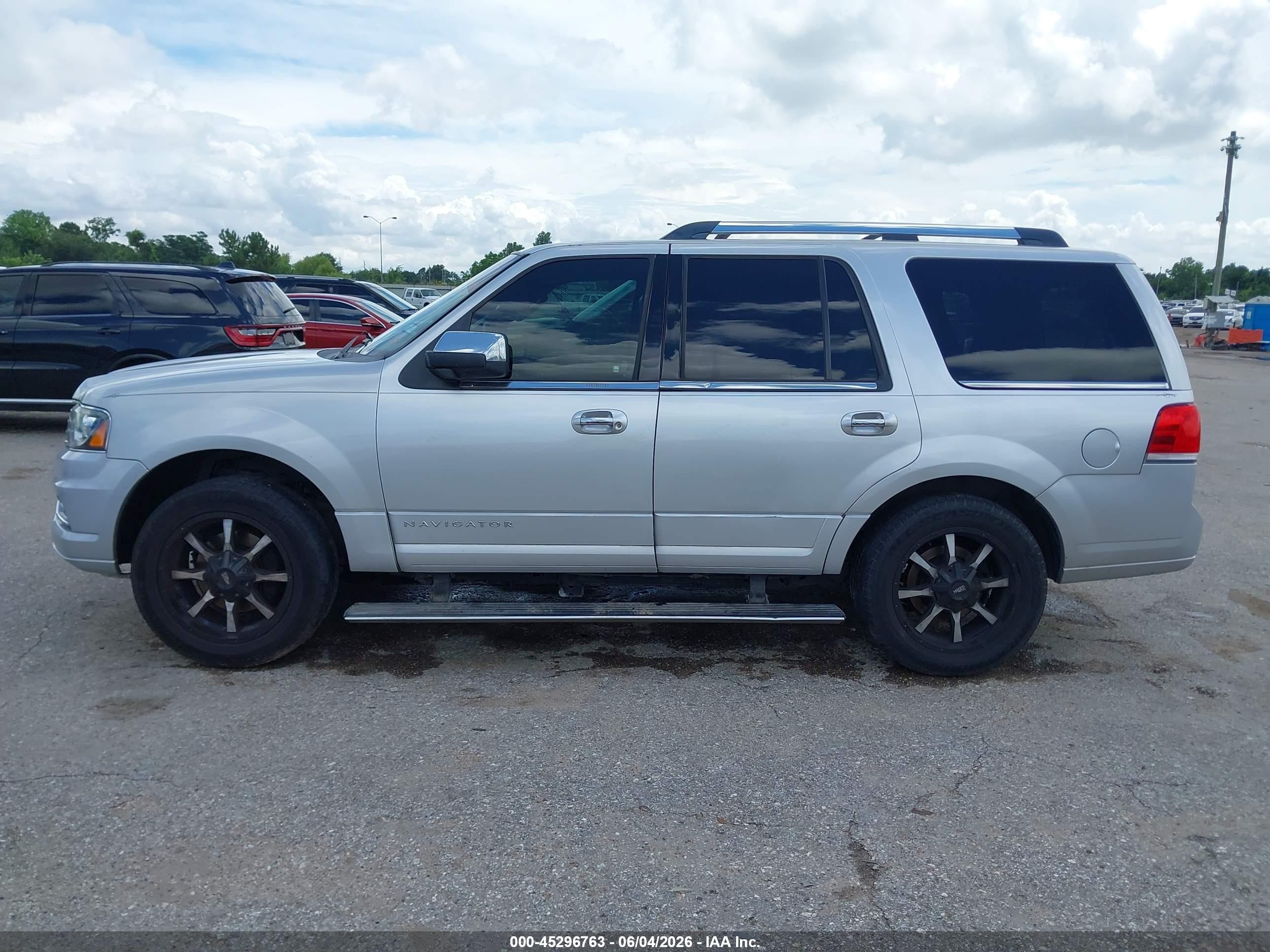 2015 Lincoln Navigator   Silver vin: 5LMJJ2HT7FEJ12424