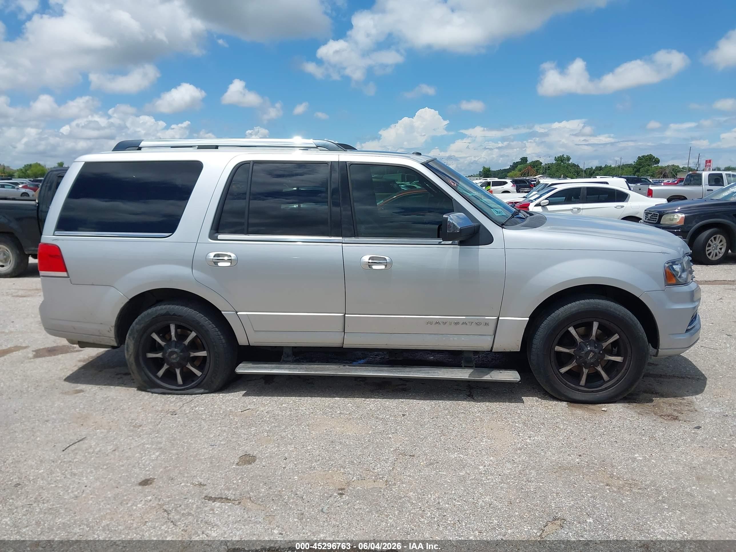 2015 Lincoln Navigator   Silver vin: 5LMJJ2HT7FEJ12424