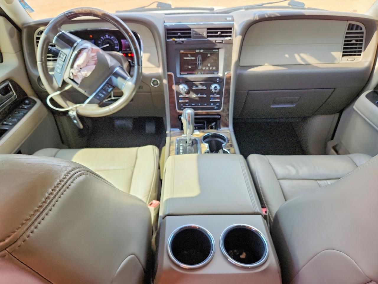 2015 Lincoln Navigator White vin: 5LMJJ2HT8FEJ06213