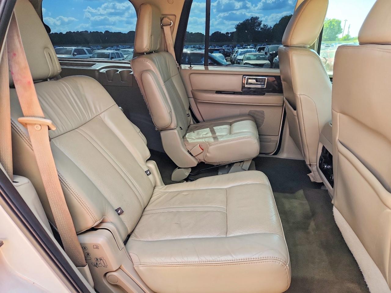 2015 Lincoln Navigator White vin: 5LMJJ2HT8FEJ06213