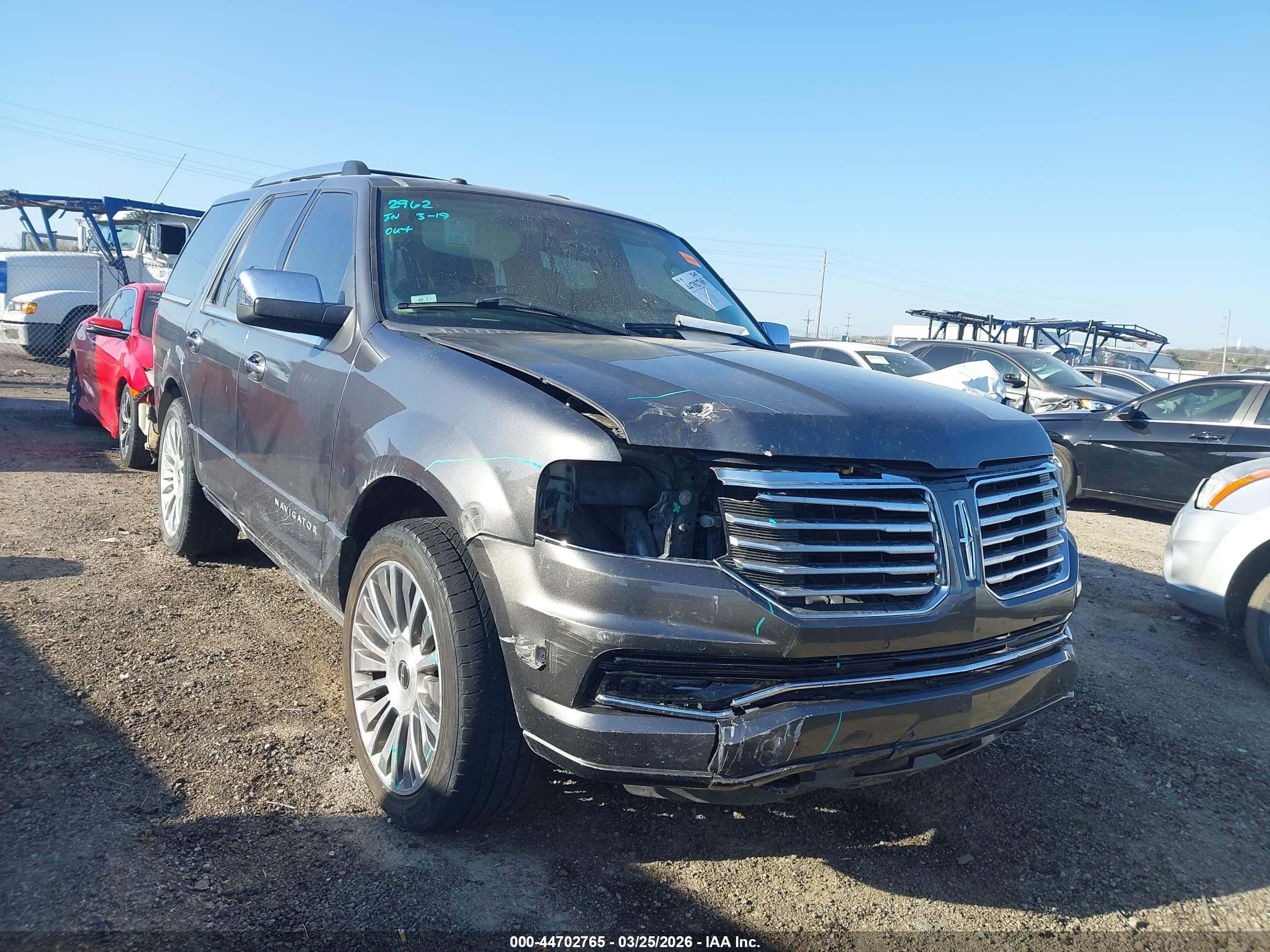 2015 Lincoln Navigator   Gray vin: 5LMJJ2HT8FEJ07748