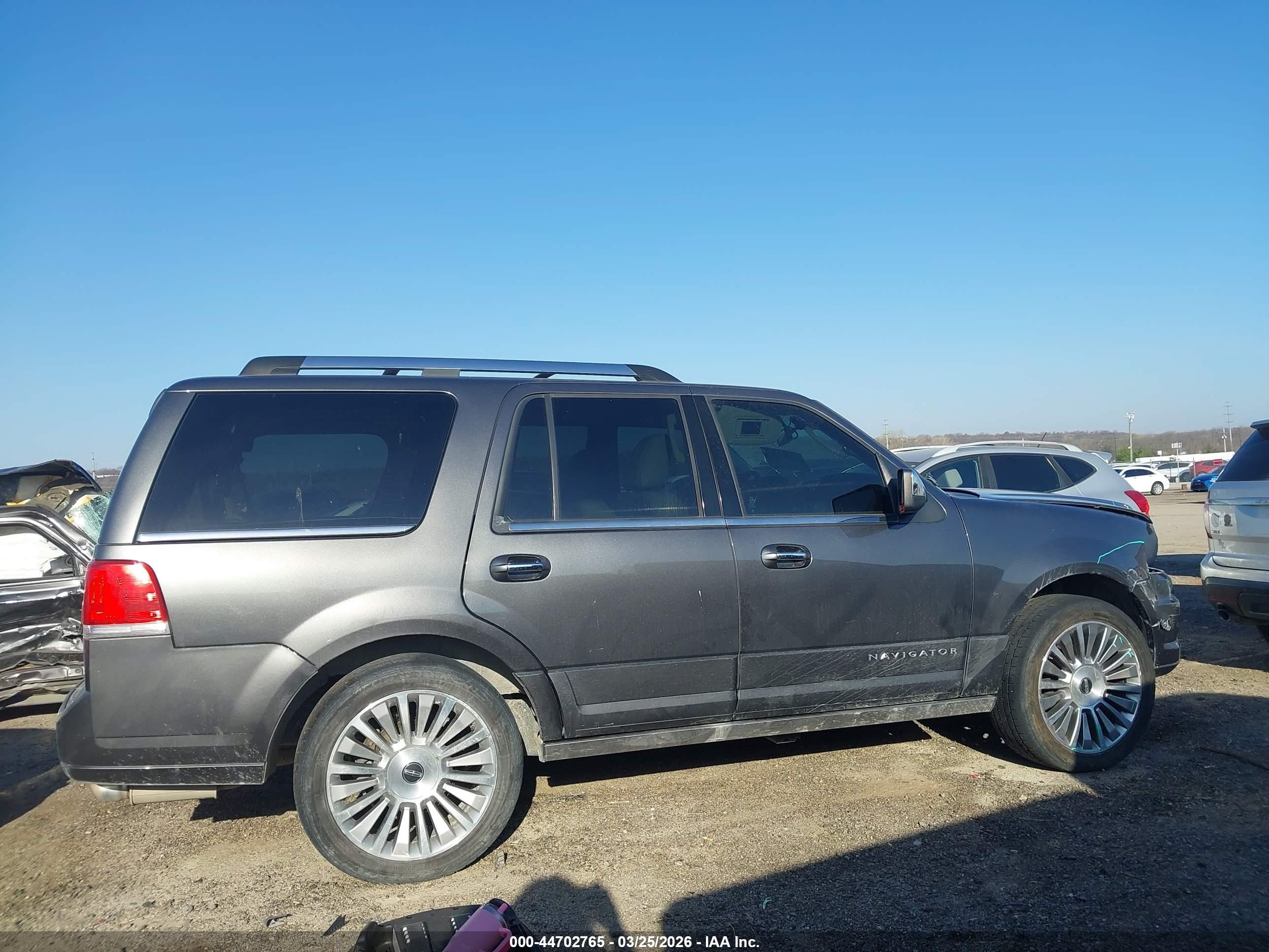 2015 Lincoln Navigator   Gray vin: 5LMJJ2HT8FEJ07748