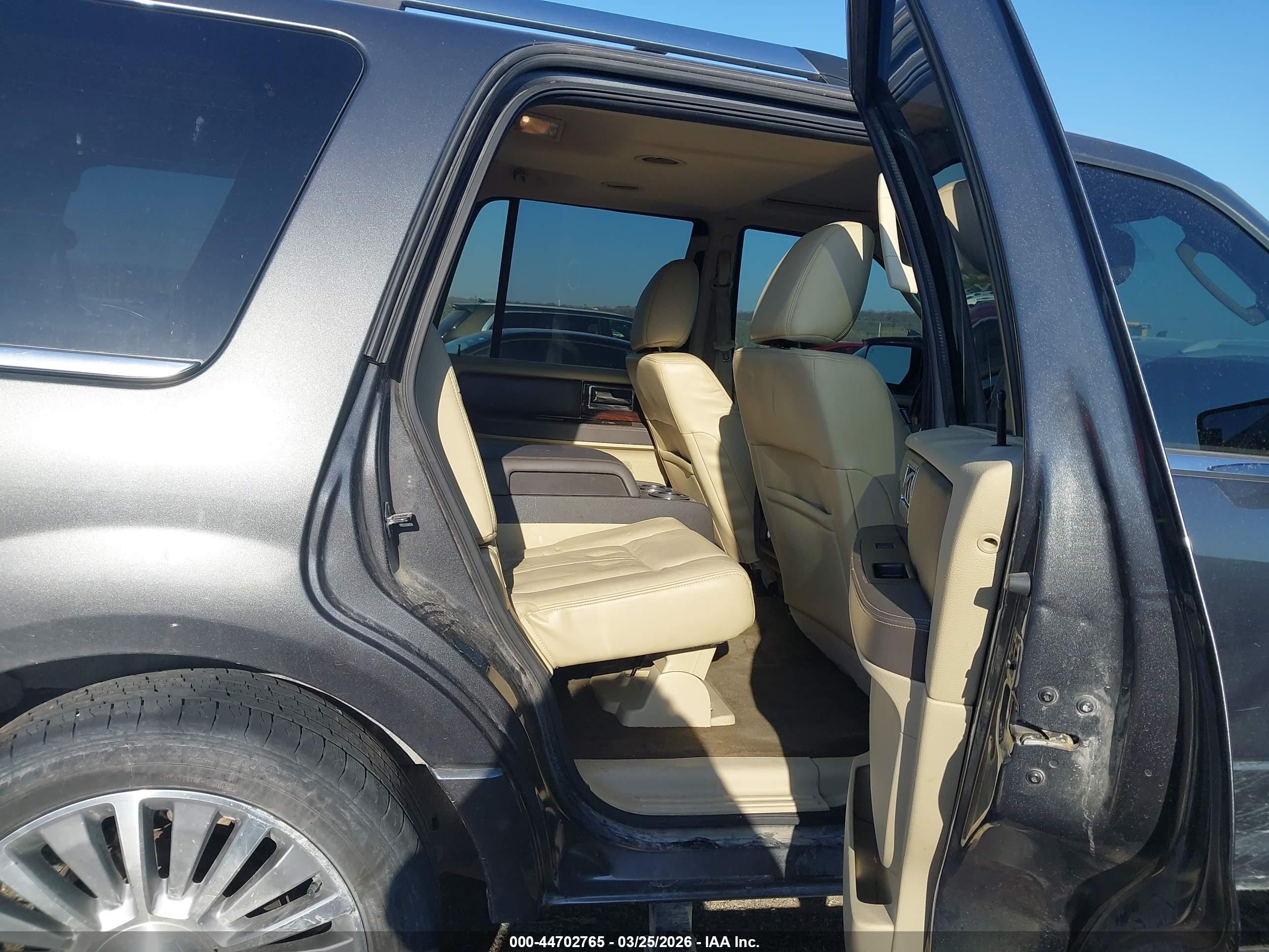 2015 Lincoln Navigator   Gray vin: 5LMJJ2HT8FEJ07748