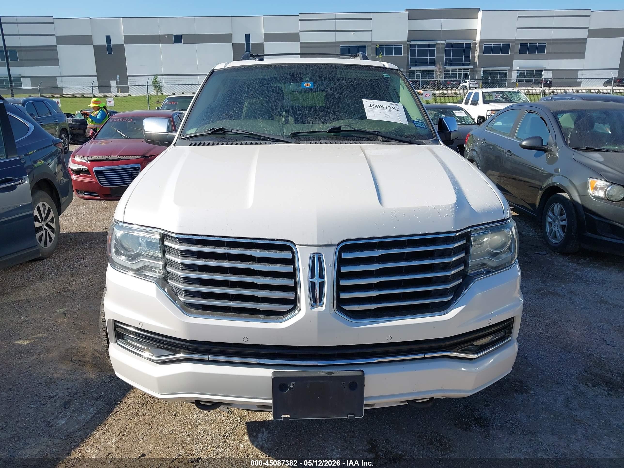 2015 Lincoln Navigator   White vin: 5LMJJ2HT8FEJ08933