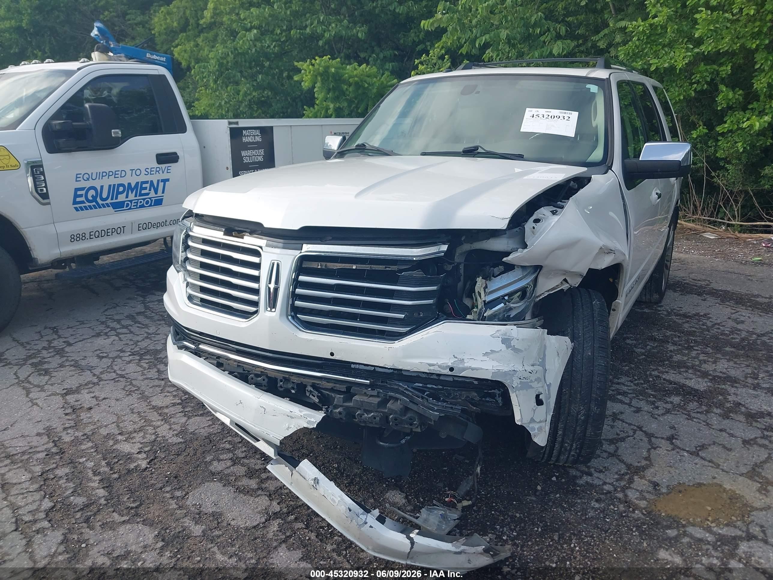 2015 Lincoln Navigator   White vin: 5LMJJ2HT9FEJ05992