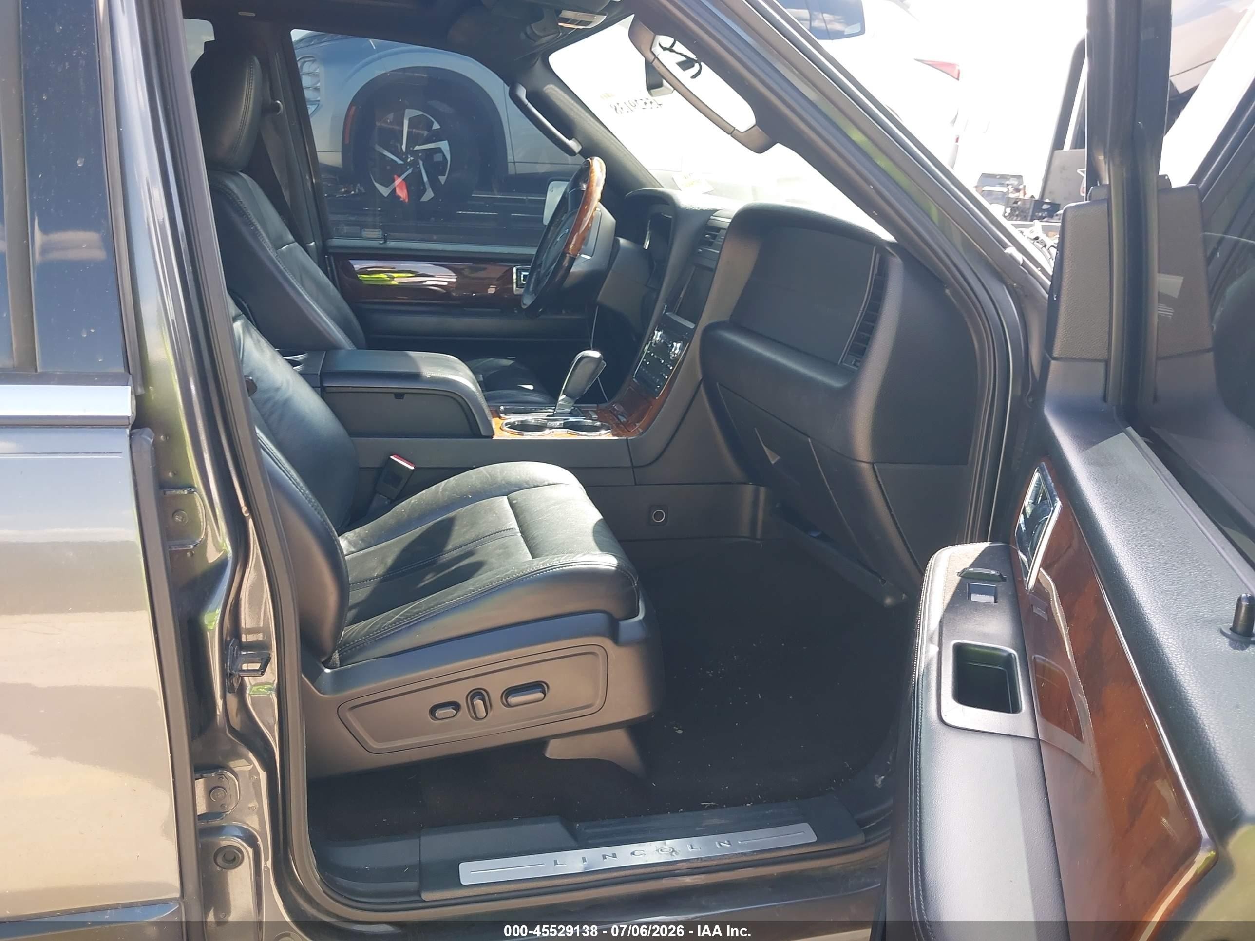 2015 Lincoln Navigator   Gray vin: 5LMJJ2HTXFEJ01014