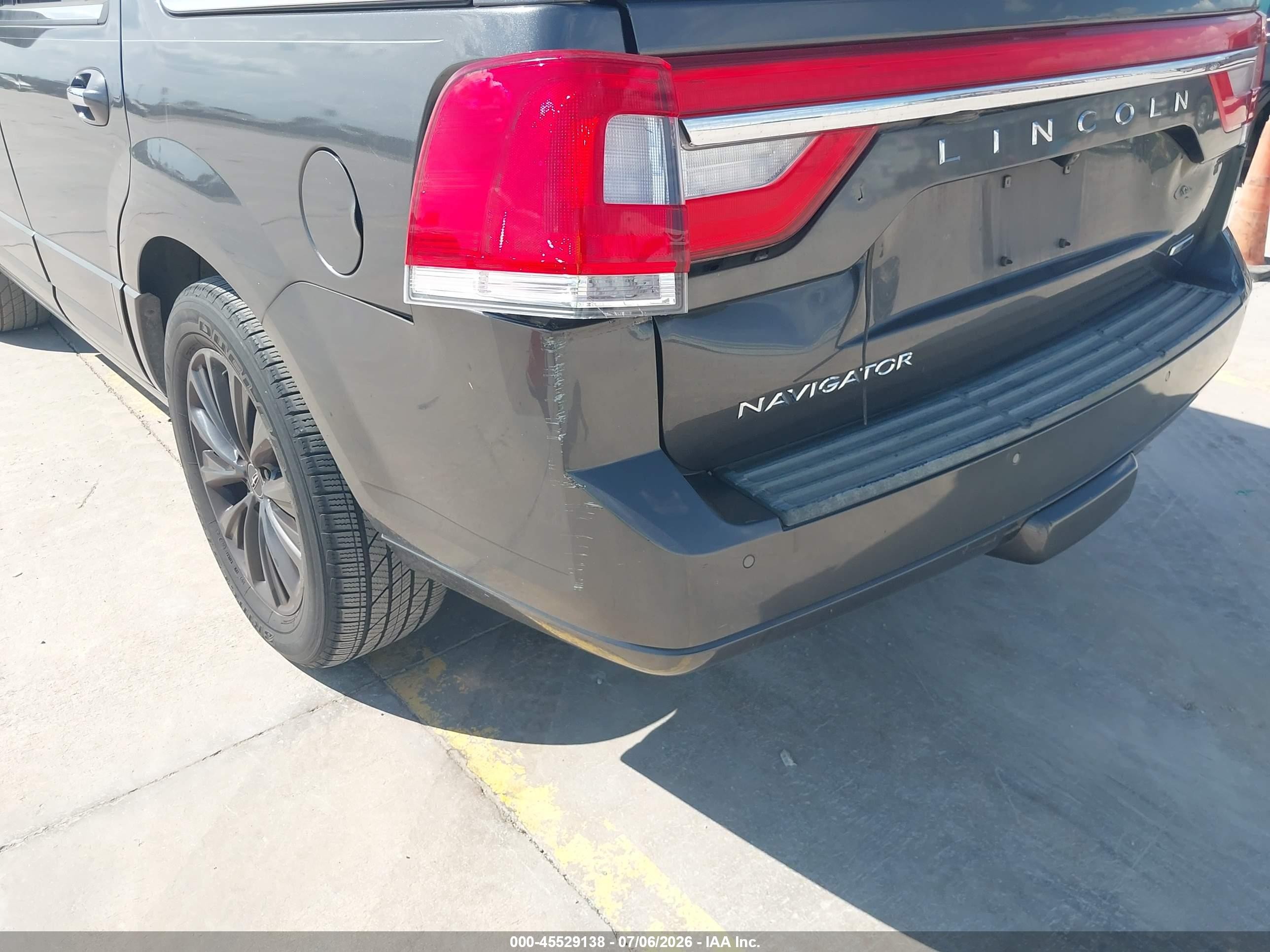 2015 Lincoln Navigator   Gray vin: 5LMJJ2HTXFEJ01014