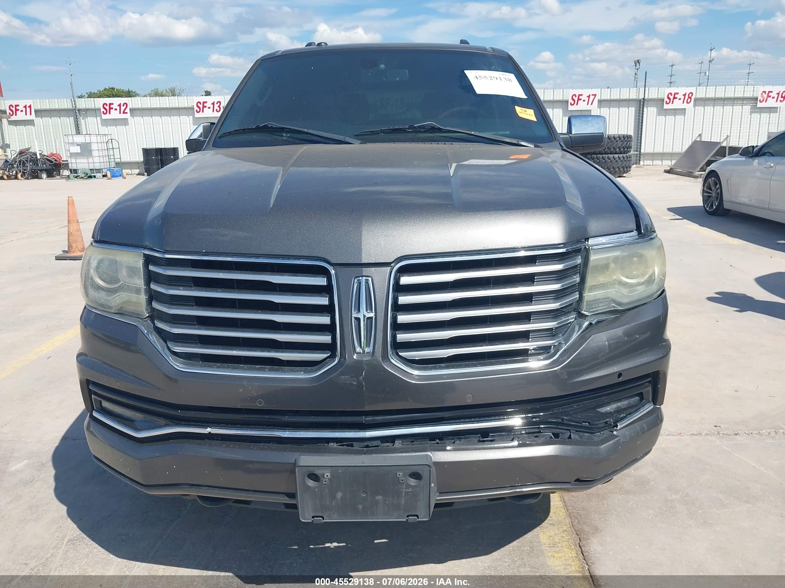 2015 Lincoln Navigator   Gray vin: 5LMJJ2HTXFEJ01014