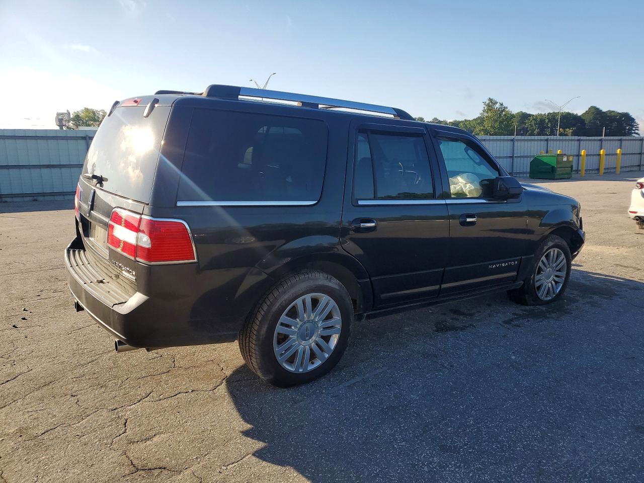 2011 Lincoln Navigator Black vin: 5LMJJ2J50BEJ01965