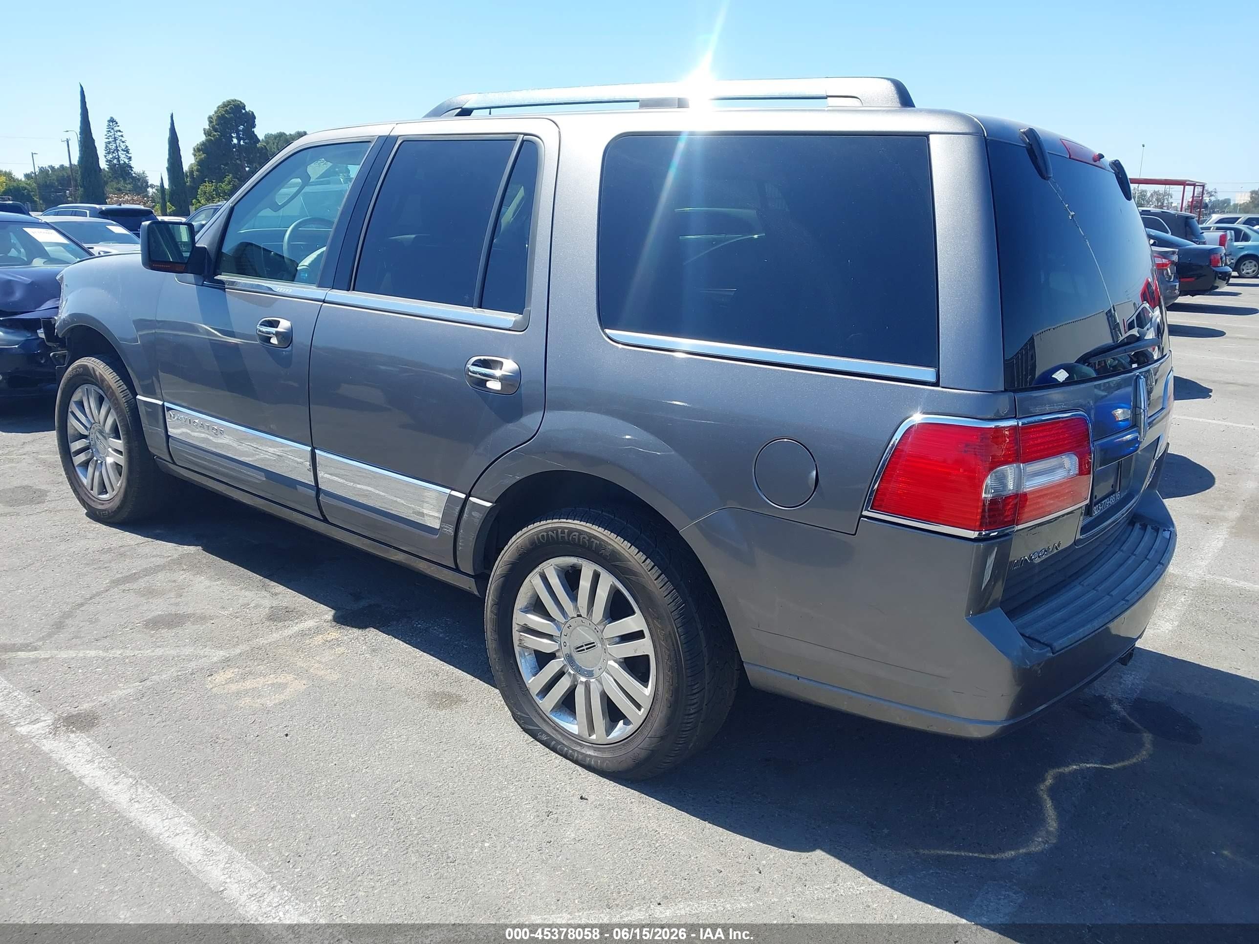 2011 Lincoln Navigator   Gray vin: 5LMJJ2J50BEJ02274
