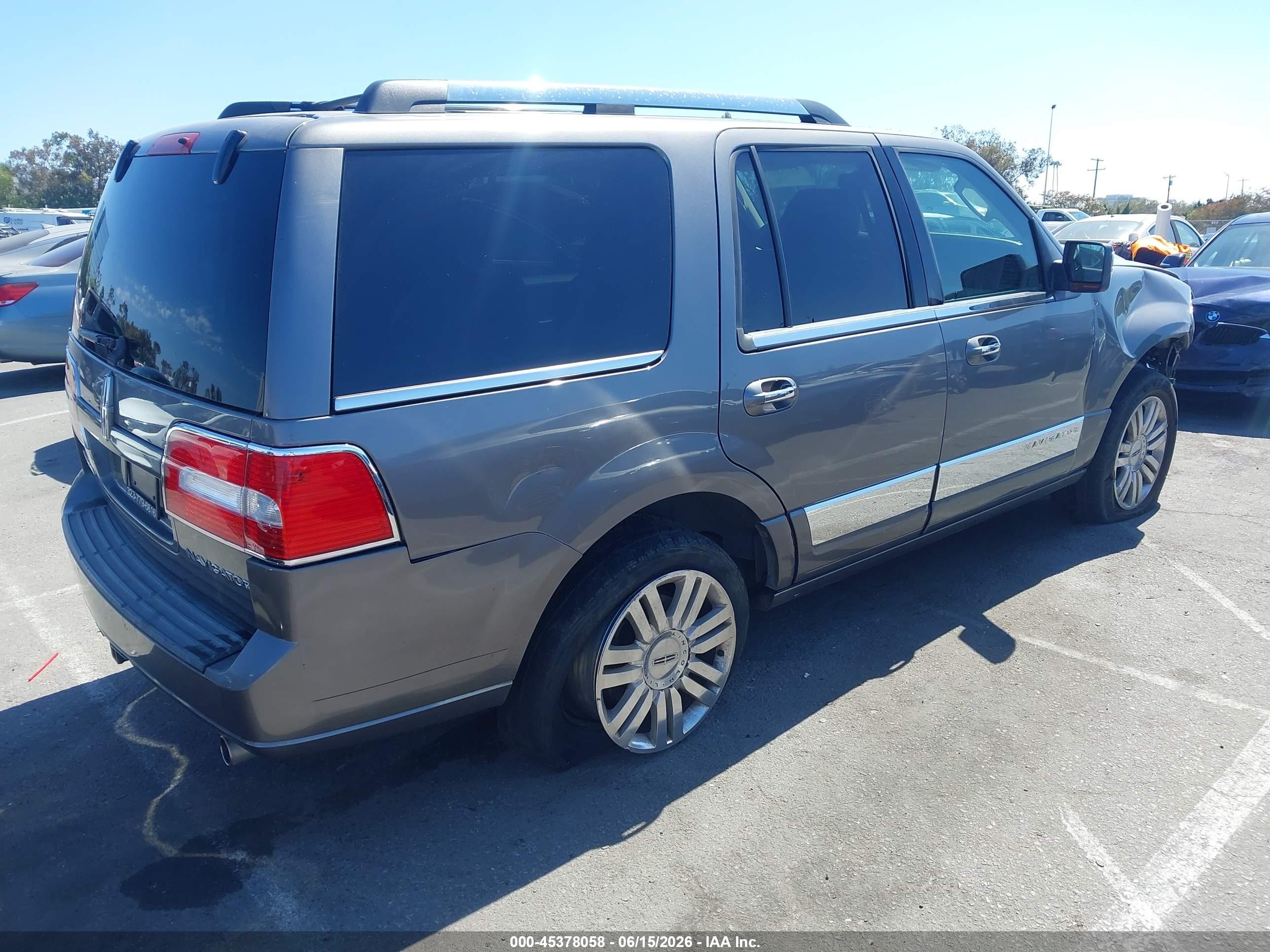 2011 Lincoln Navigator   Gray vin: 5LMJJ2J50BEJ02274