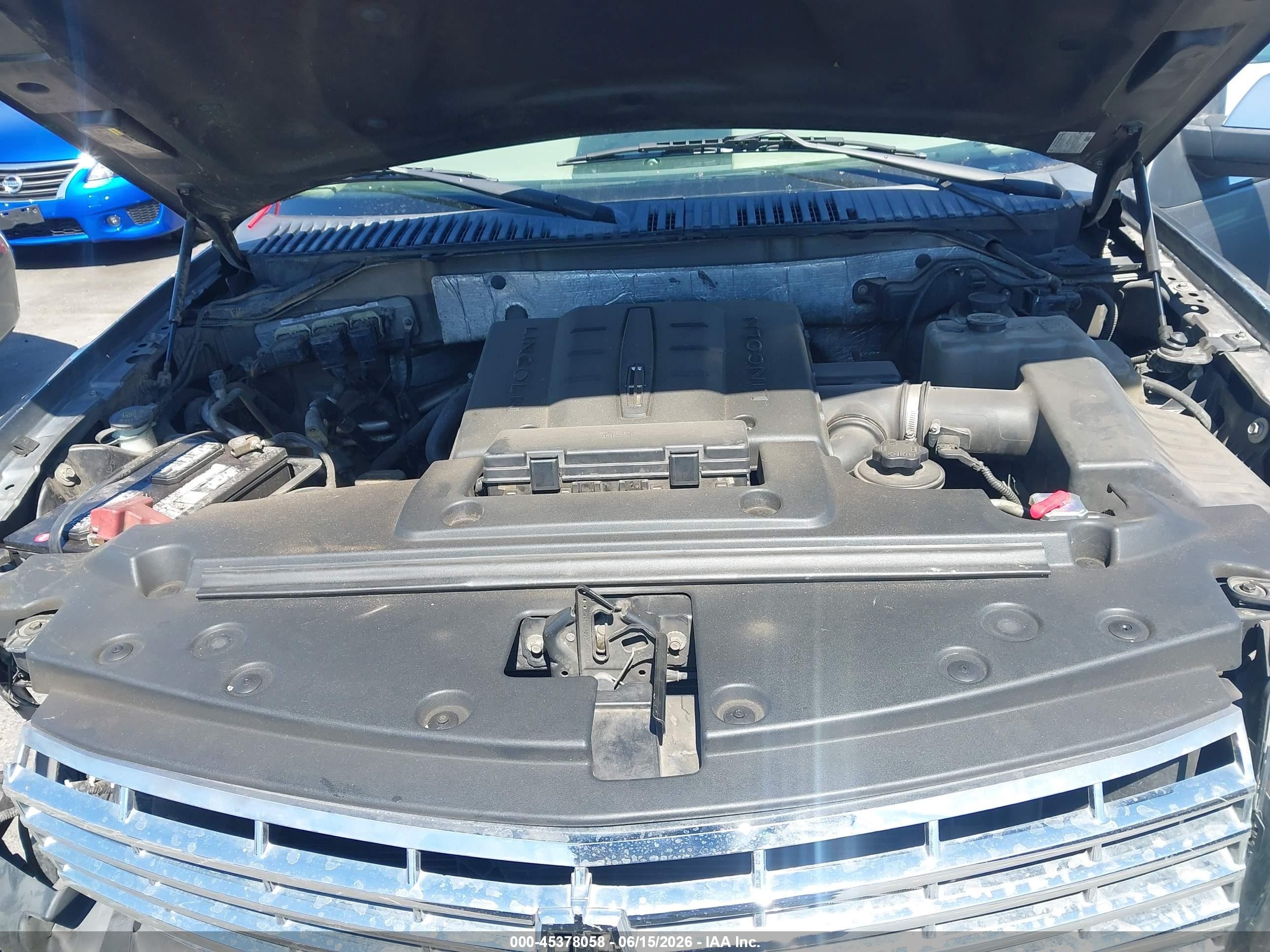 2011 Lincoln Navigator   Gray vin: 5LMJJ2J50BEJ02274
