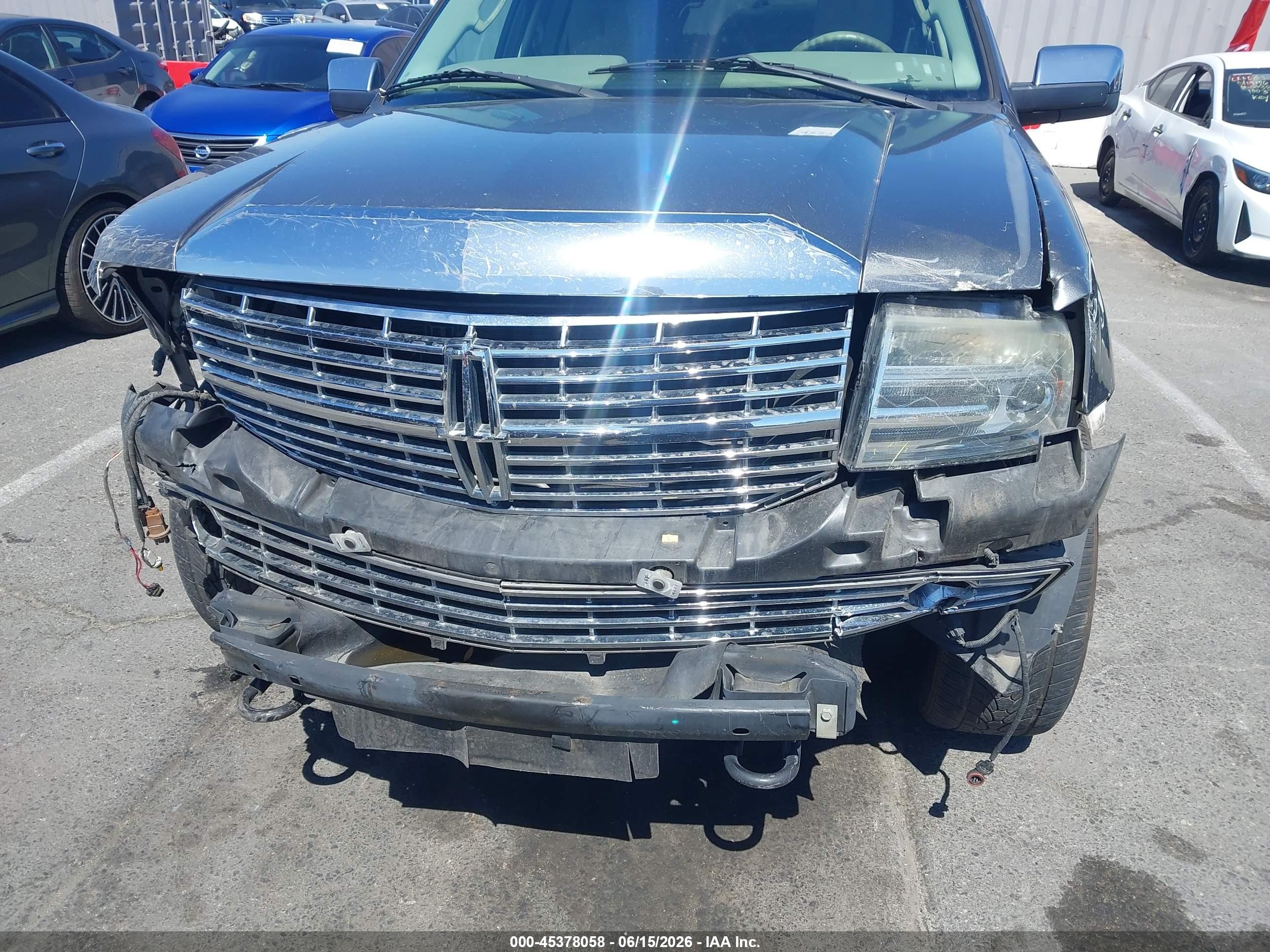 2011 Lincoln Navigator   Gray vin: 5LMJJ2J50BEJ02274