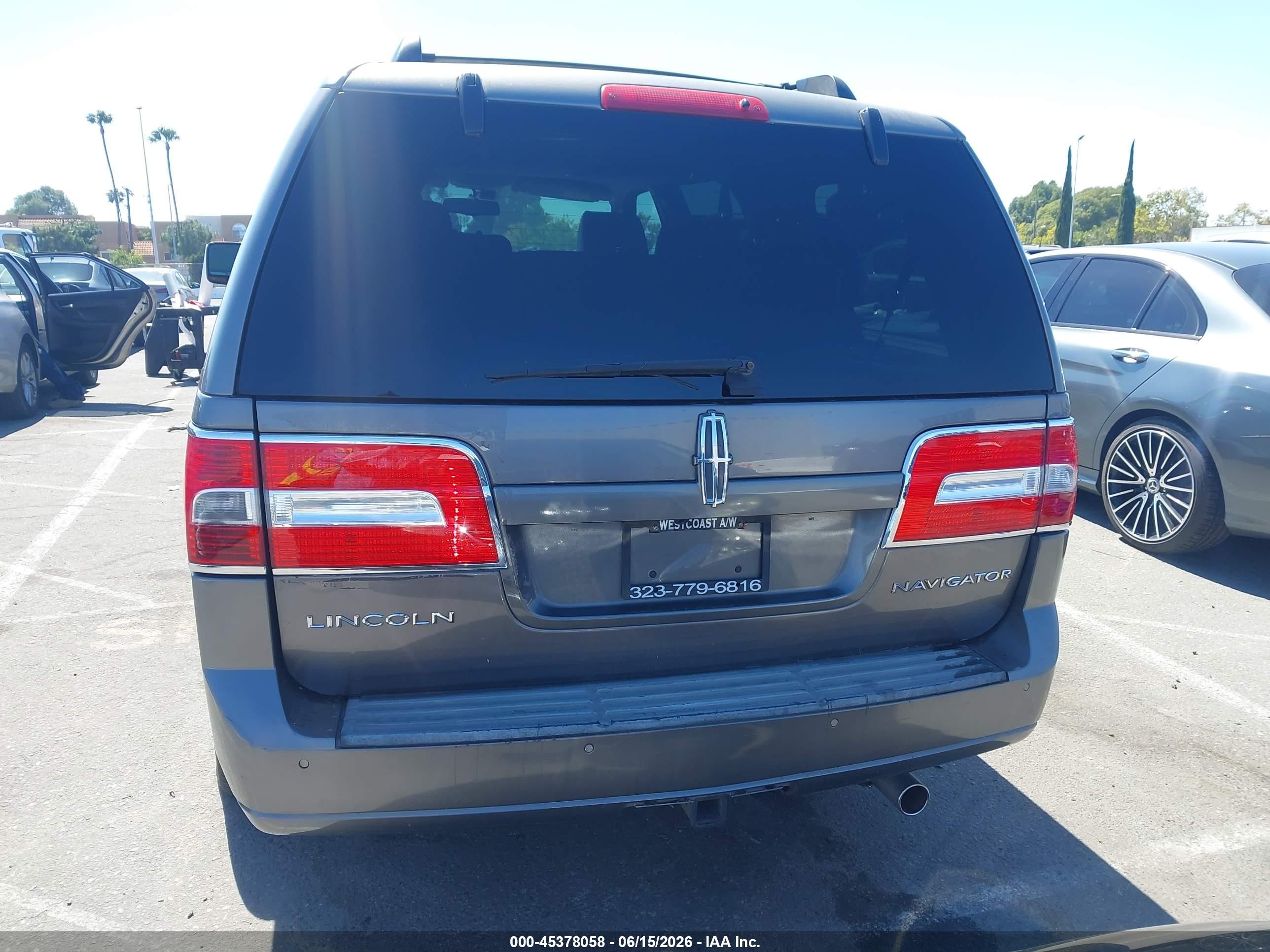 2011 Lincoln Navigator   Gray vin: 5LMJJ2J50BEJ02274