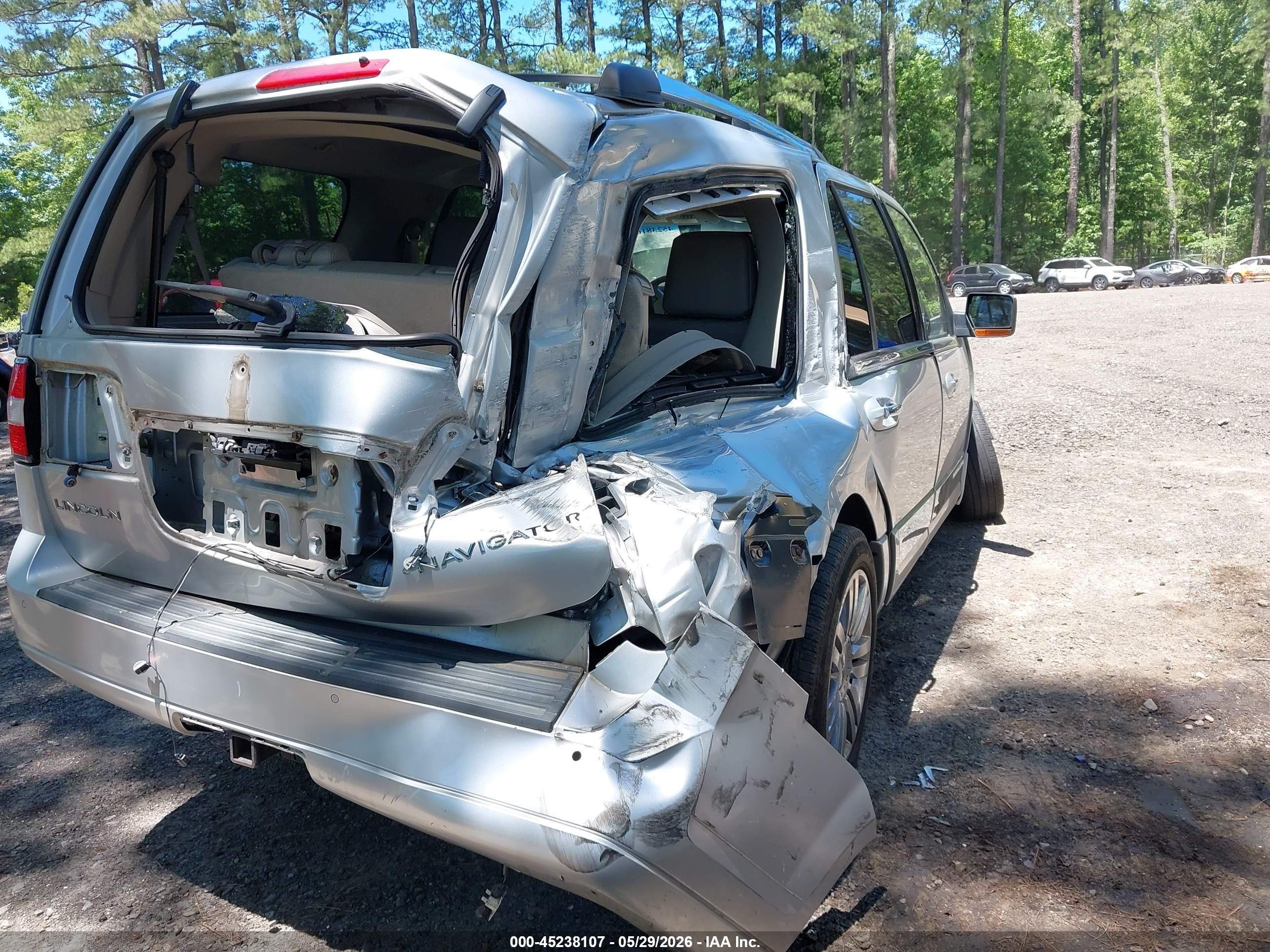 2011 Lincoln Navigator   Gray vin: 5LMJJ2J50BEJ04347