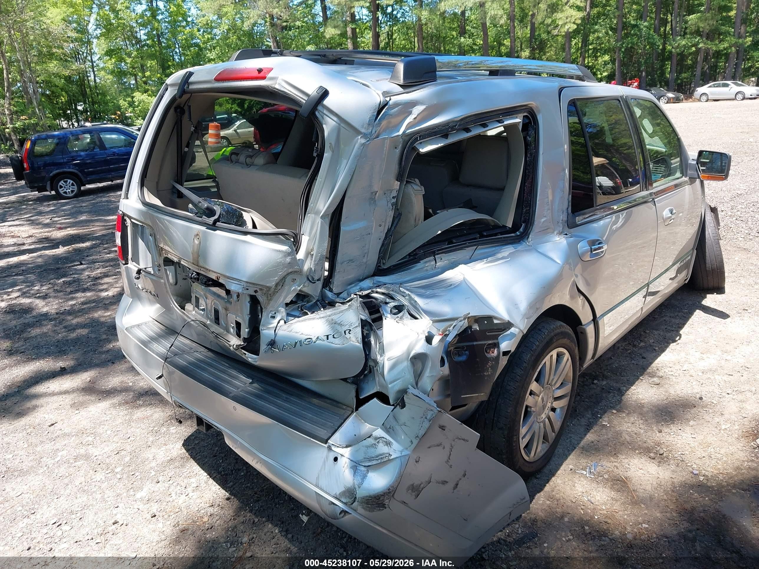 2011 Lincoln Navigator   Gray vin: 5LMJJ2J50BEJ04347