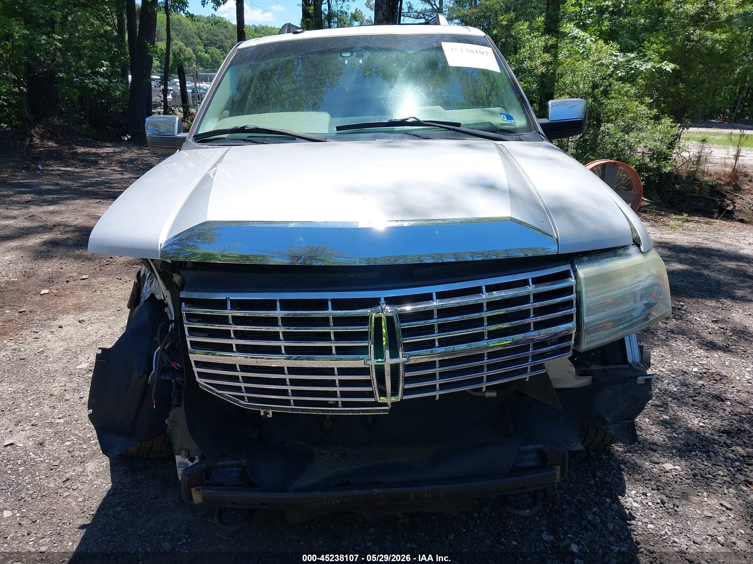 2011 Lincoln Navigator   Gray vin: 5LMJJ2J50BEJ04347