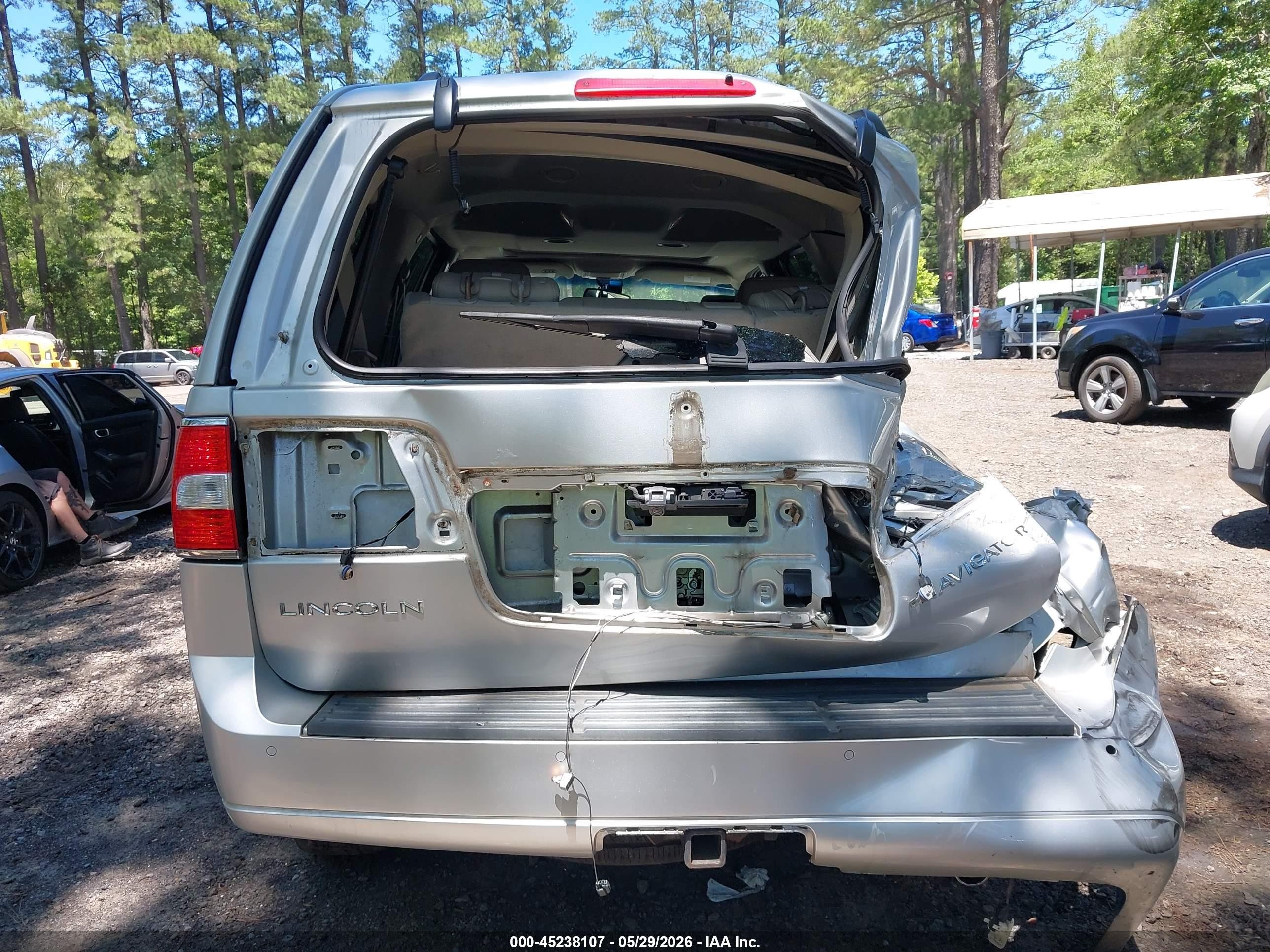 2011 Lincoln Navigator   Gray vin: 5LMJJ2J50BEJ04347