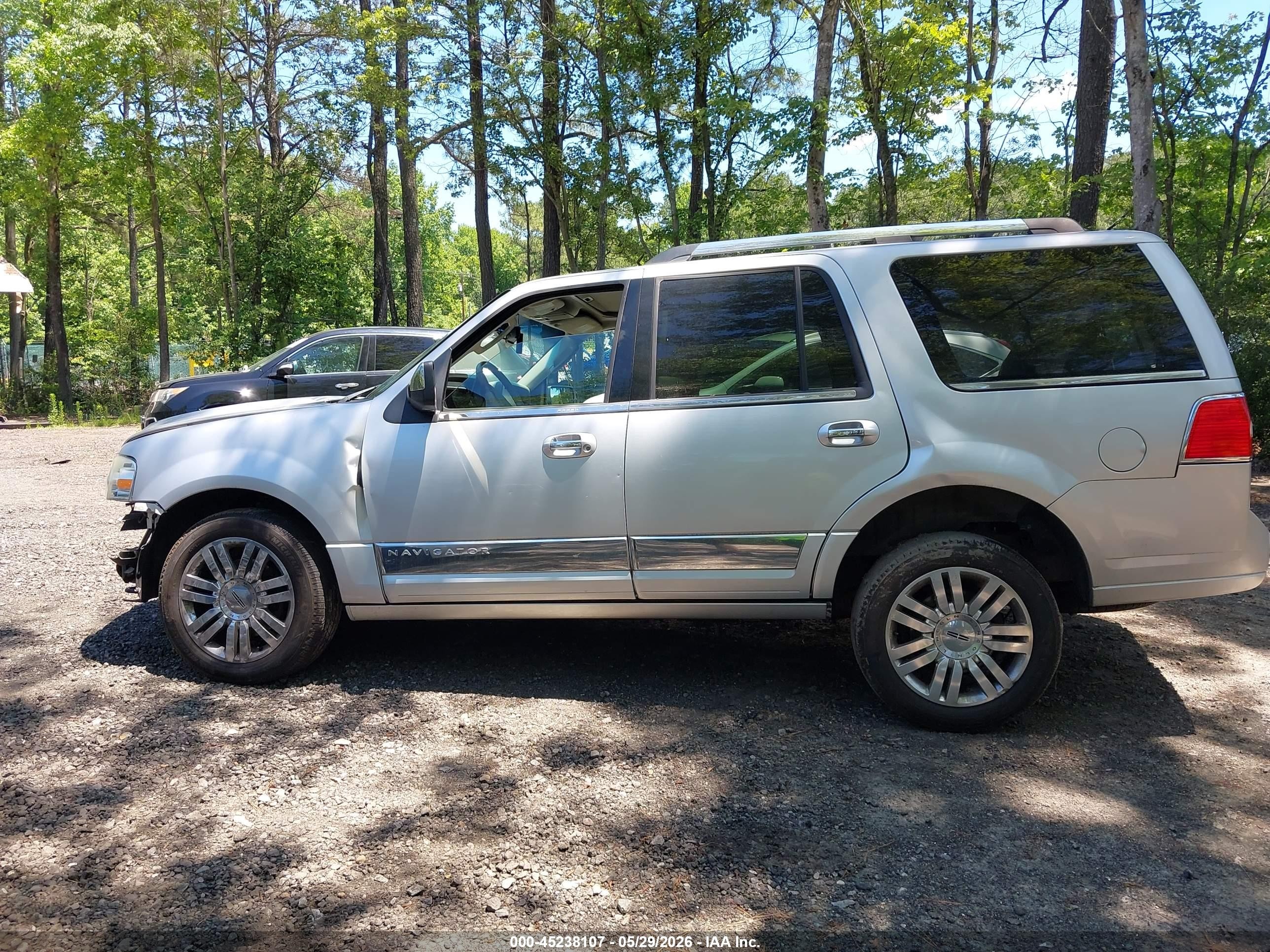 2011 Lincoln Navigator   Gray vin: 5LMJJ2J50BEJ04347