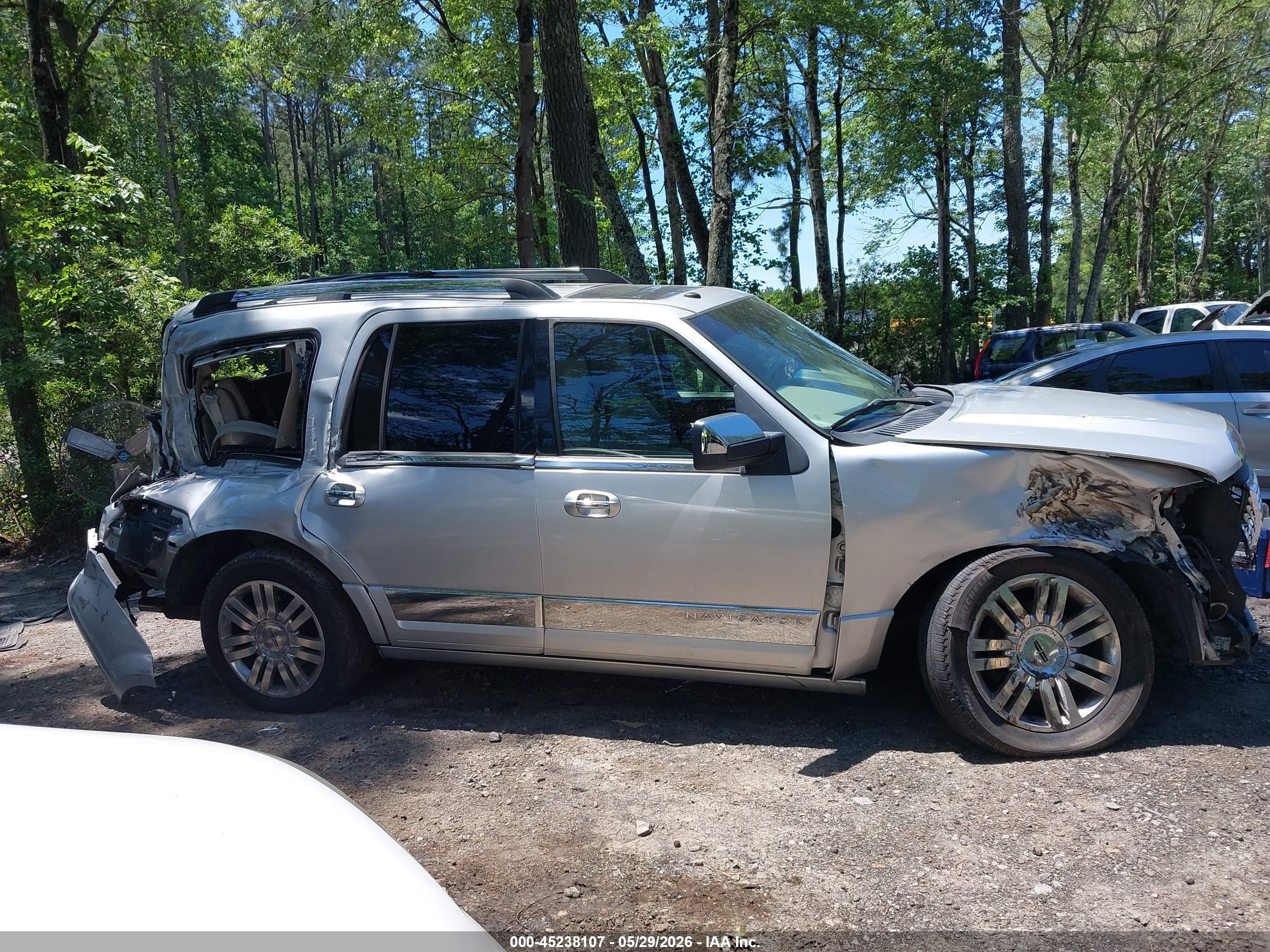 2011 Lincoln Navigator   Gray vin: 5LMJJ2J50BEJ04347