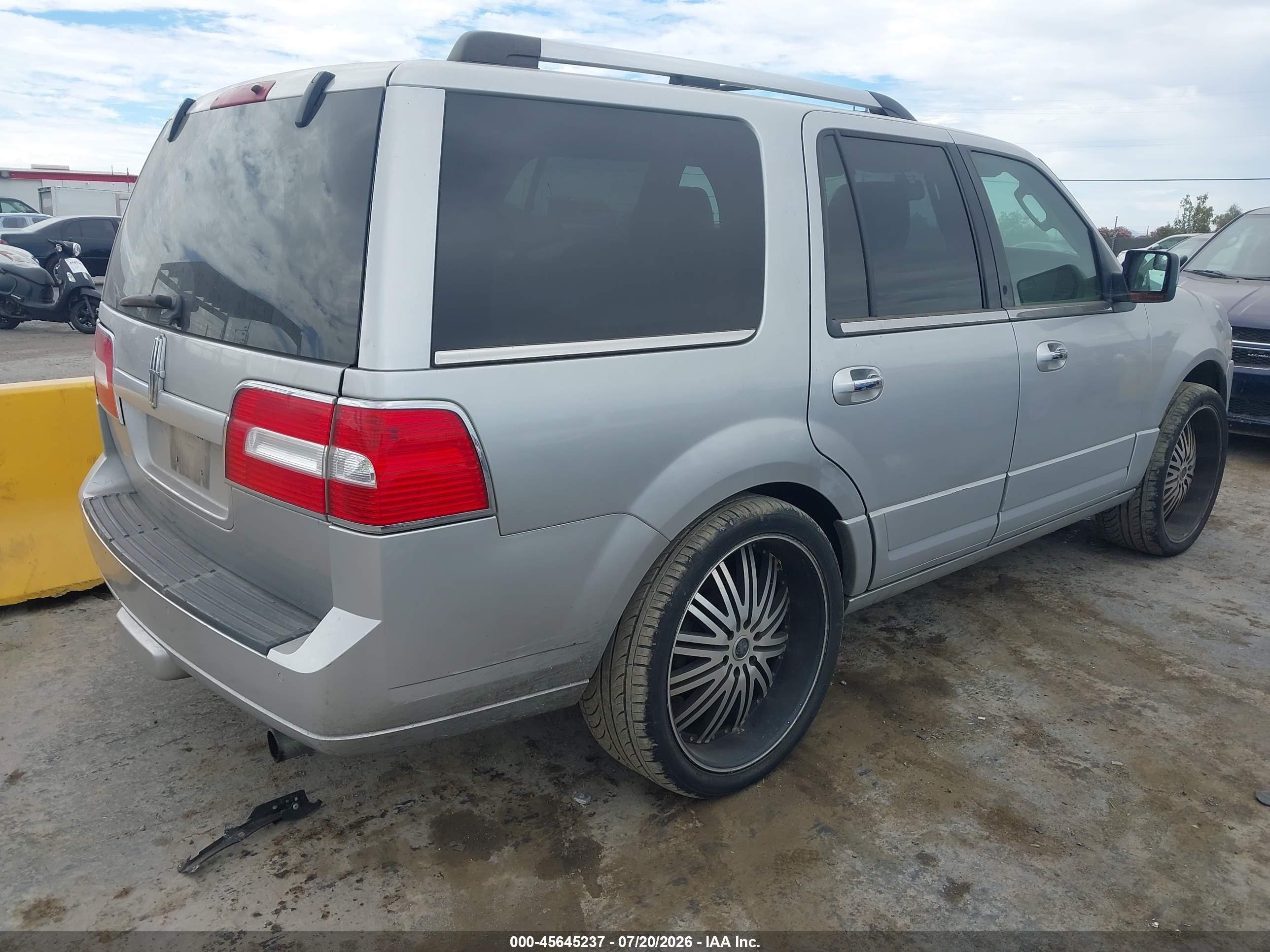 2012 Lincoln Navigator   Gray vin: 5LMJJ2J50CEL06302