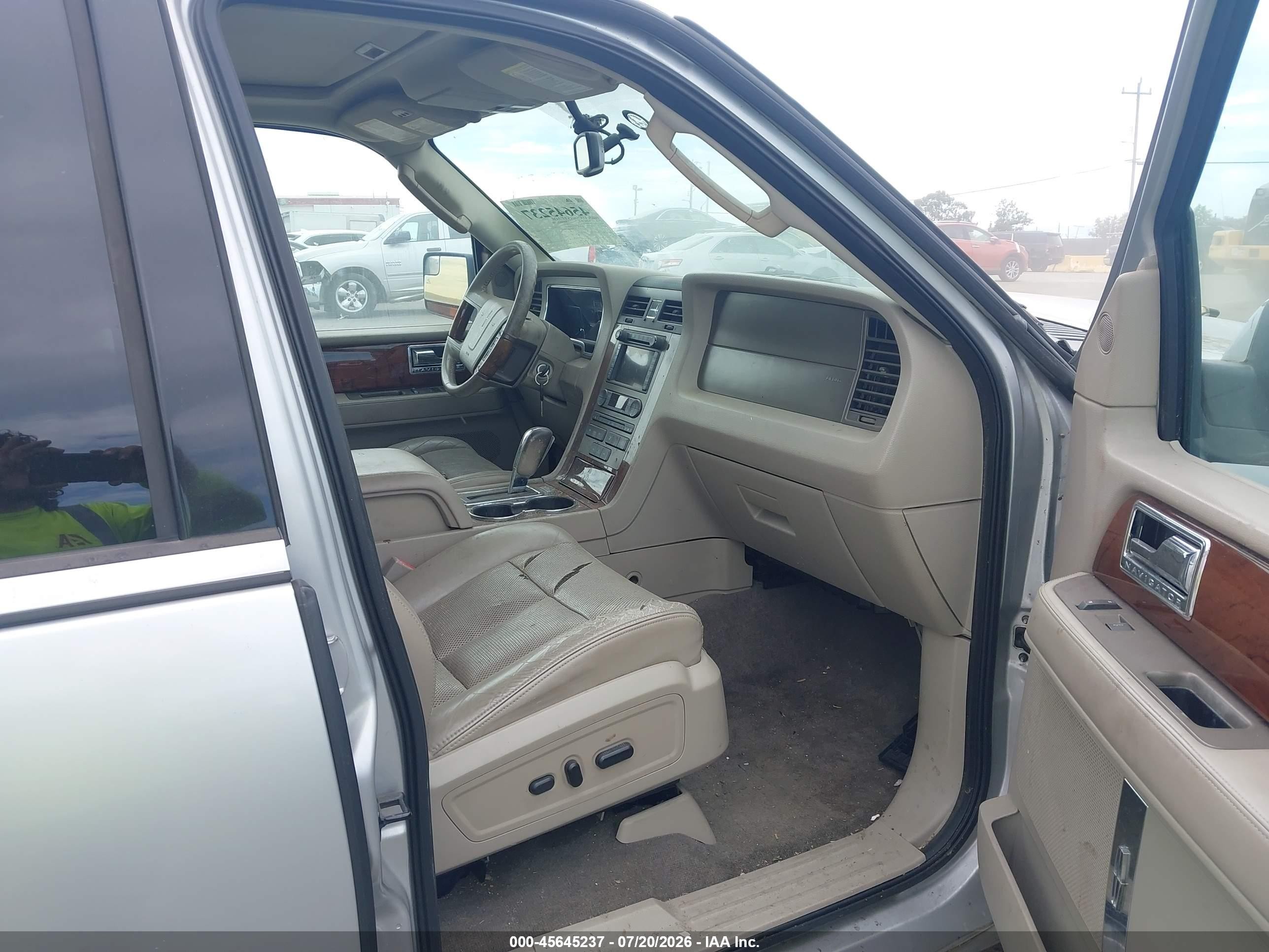 2012 Lincoln Navigator   Gray vin: 5LMJJ2J50CEL06302