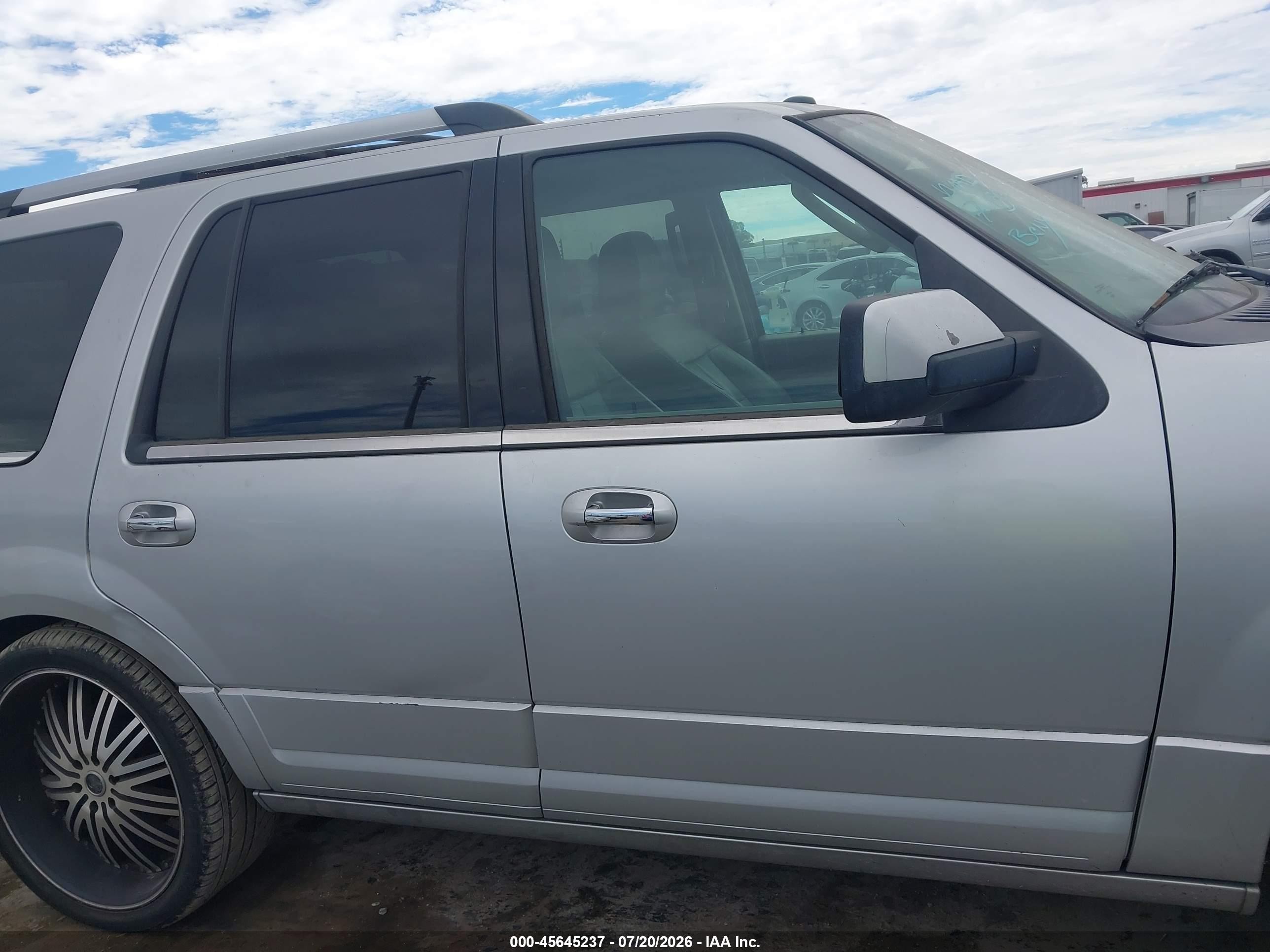 2012 Lincoln Navigator   Gray vin: 5LMJJ2J50CEL06302