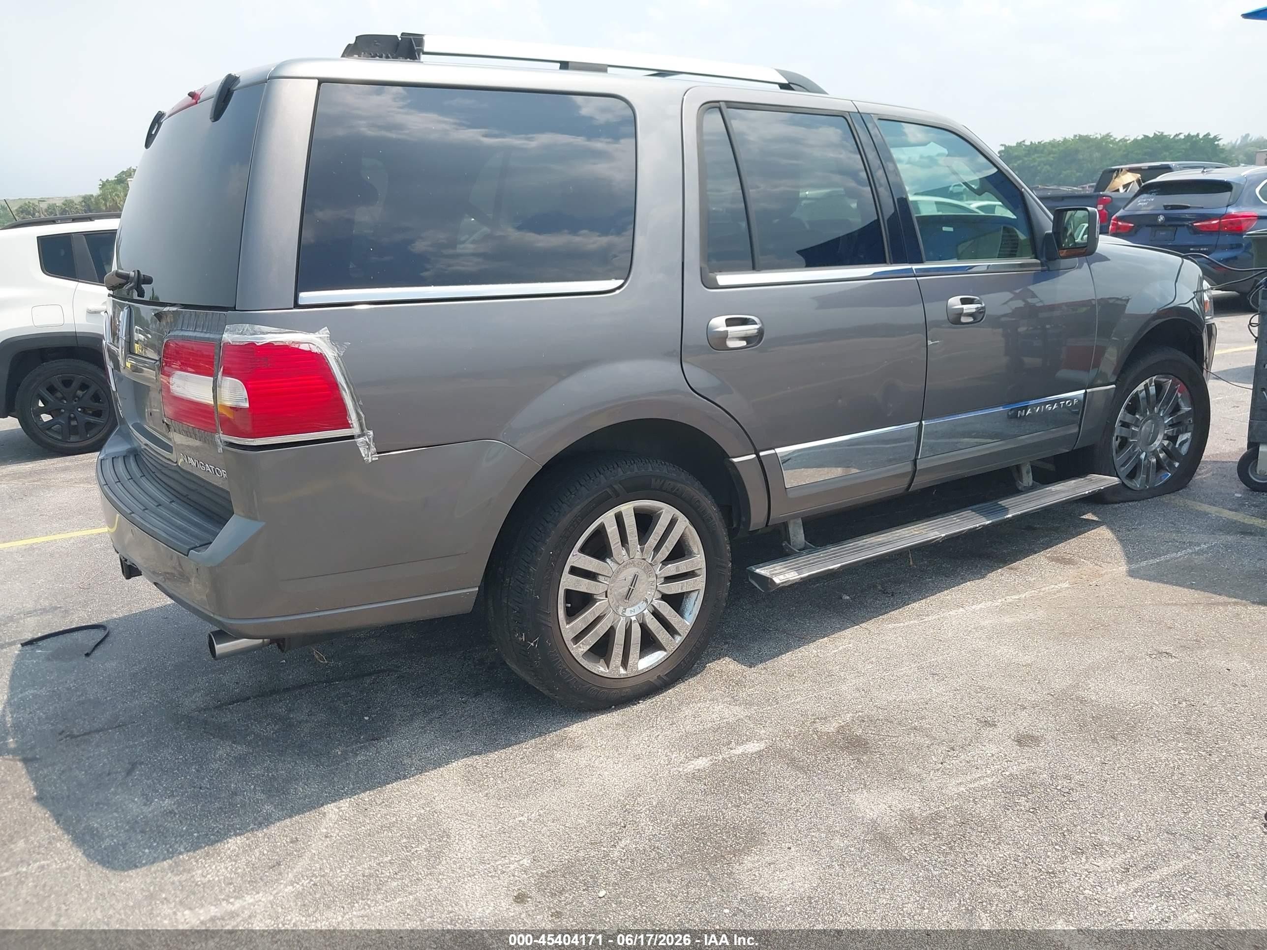 2010 Lincoln Navigator Gray vin: 5LMJJ2J51AEJ07353