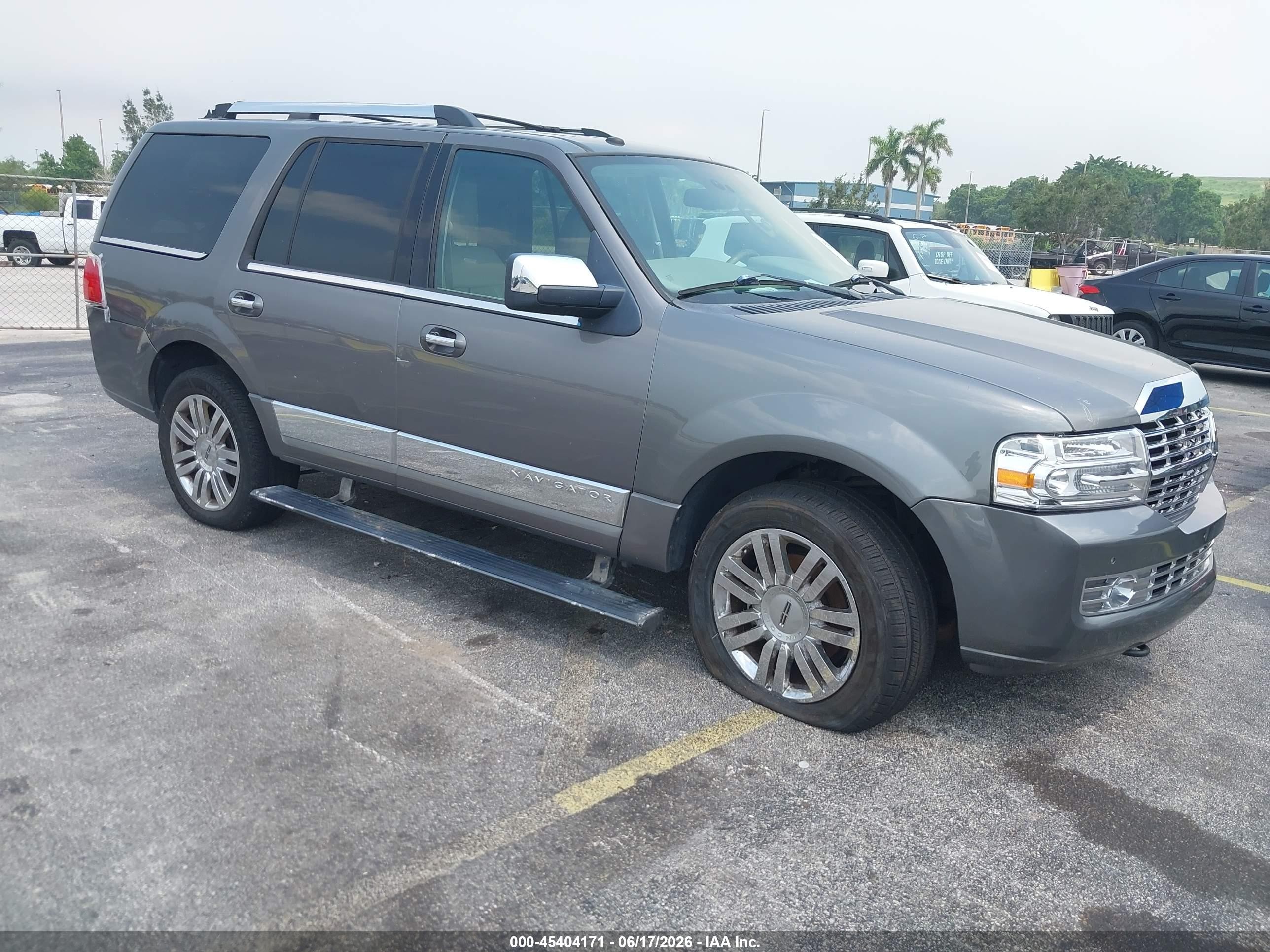 2010 Lincoln Navigator Gray vin: 5LMJJ2J51AEJ07353