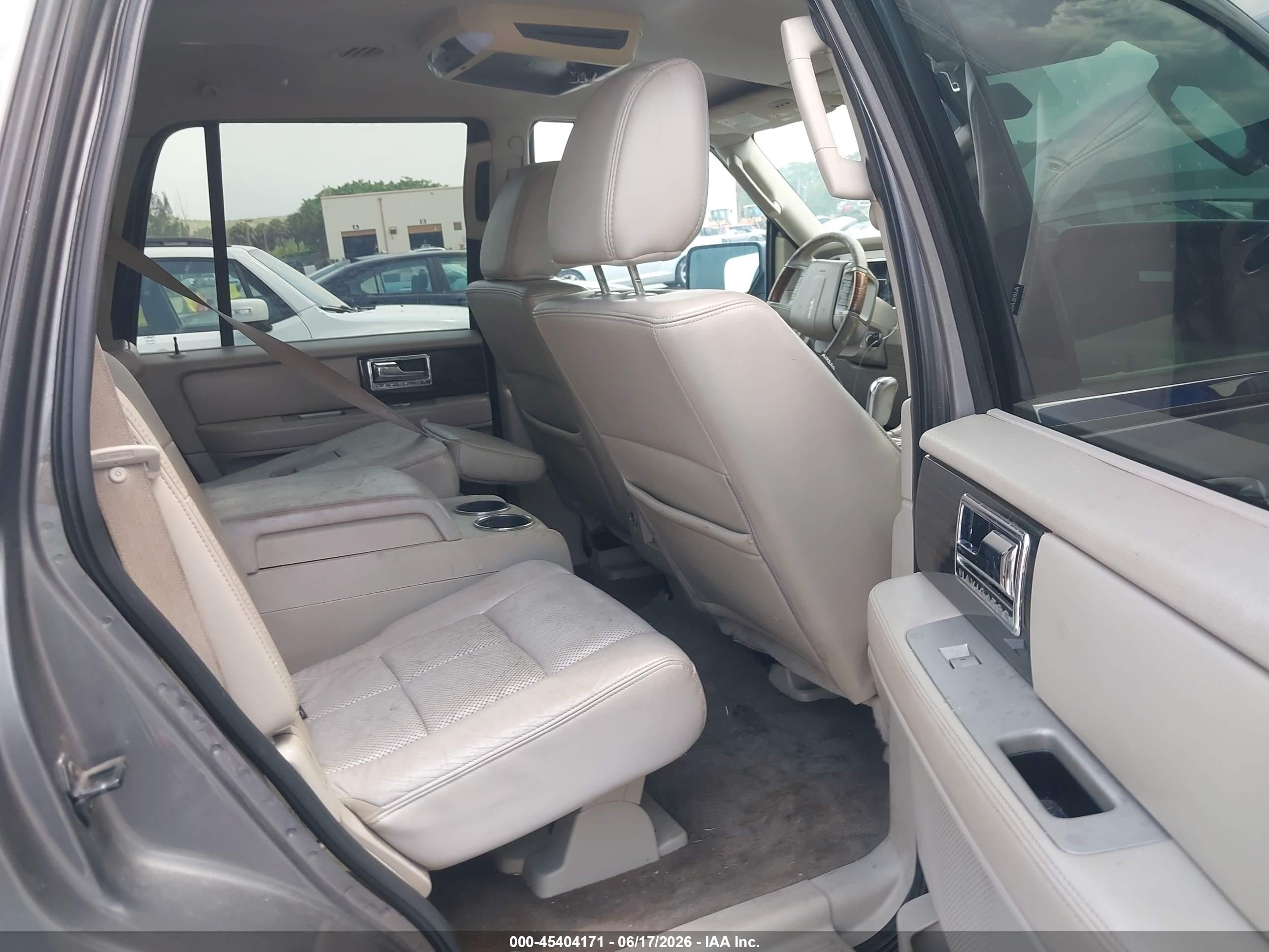 2010 Lincoln Navigator Gray vin: 5LMJJ2J51AEJ07353